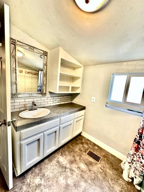 103 E Firebaugh Ave, Exeter, CA 93221