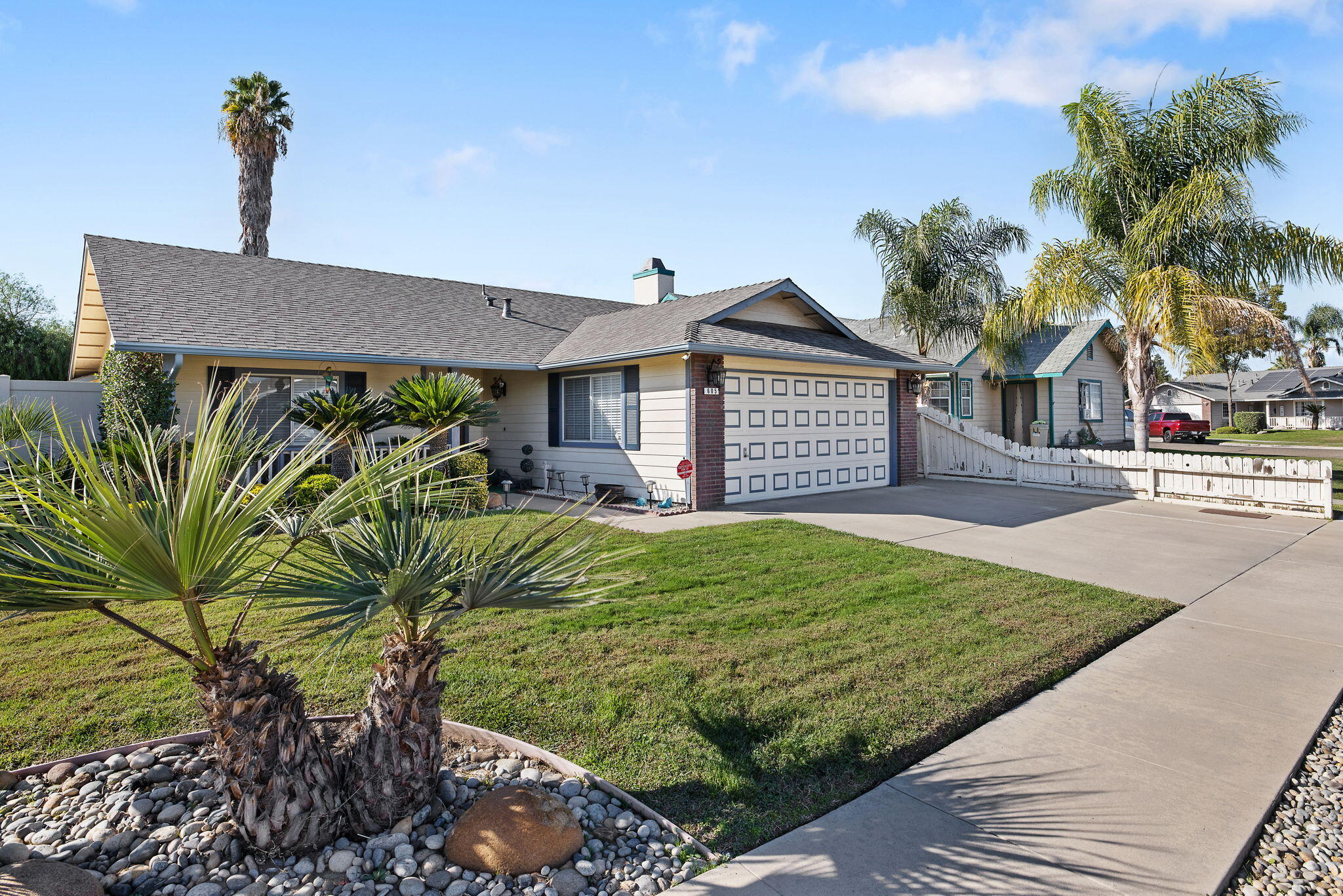 605 Catalina Cir, Tulare, CA 93274