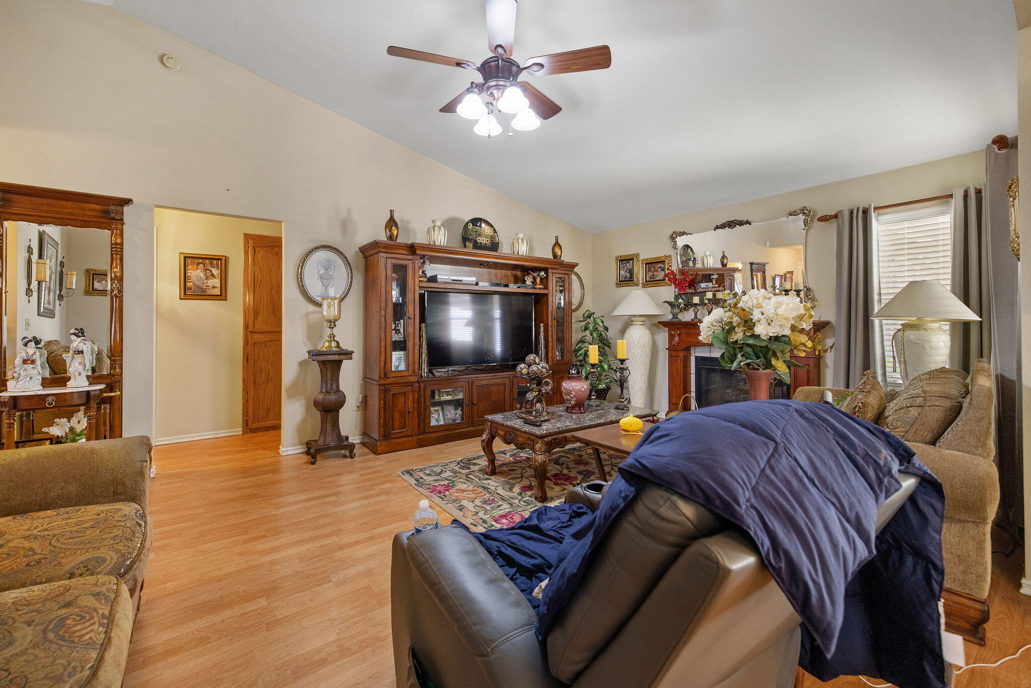 605 Catalina Cir, Tulare, CA 93274