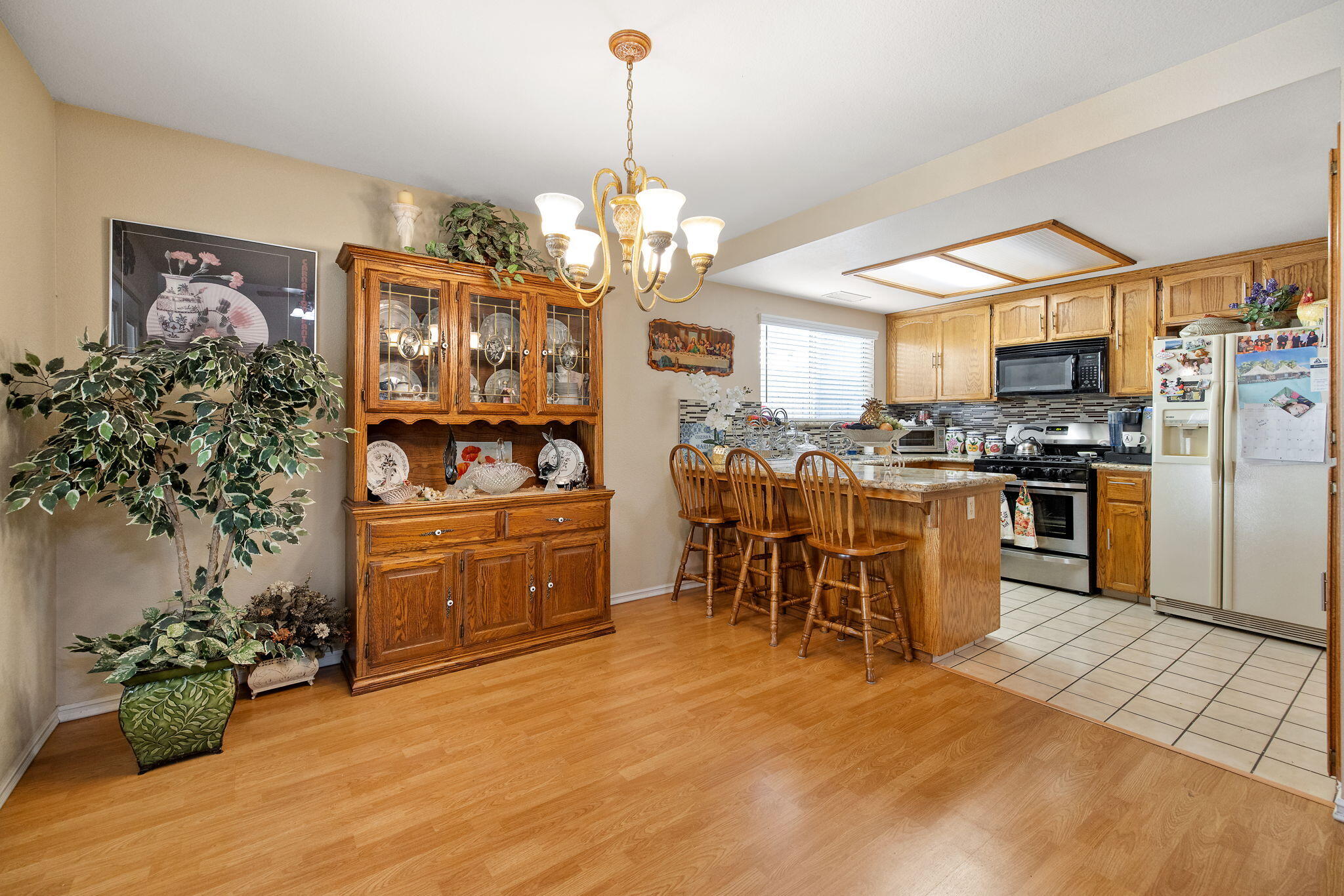 605 Catalina Cir, Tulare, CA 93274