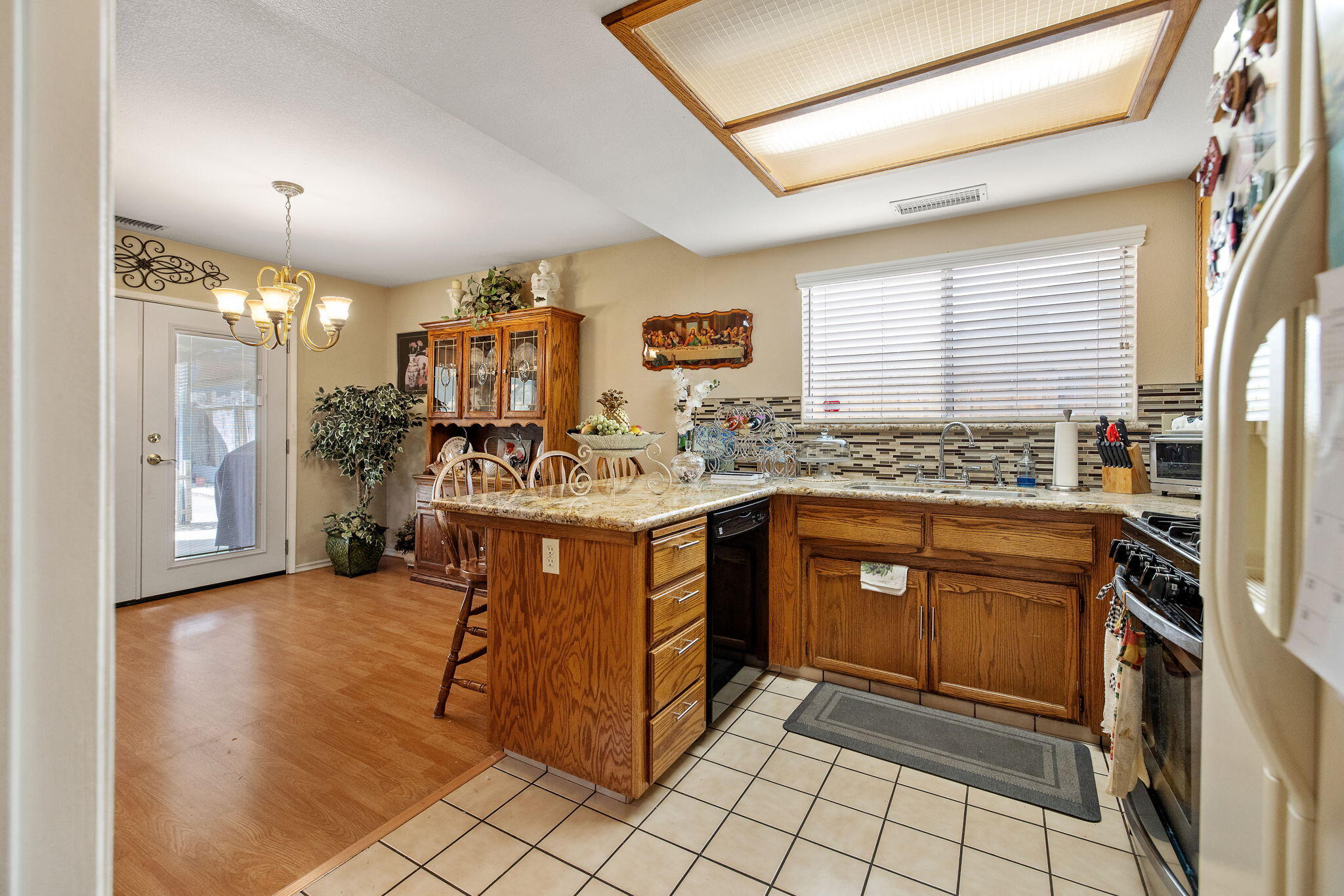 605 Catalina Cir, Tulare, CA 93274