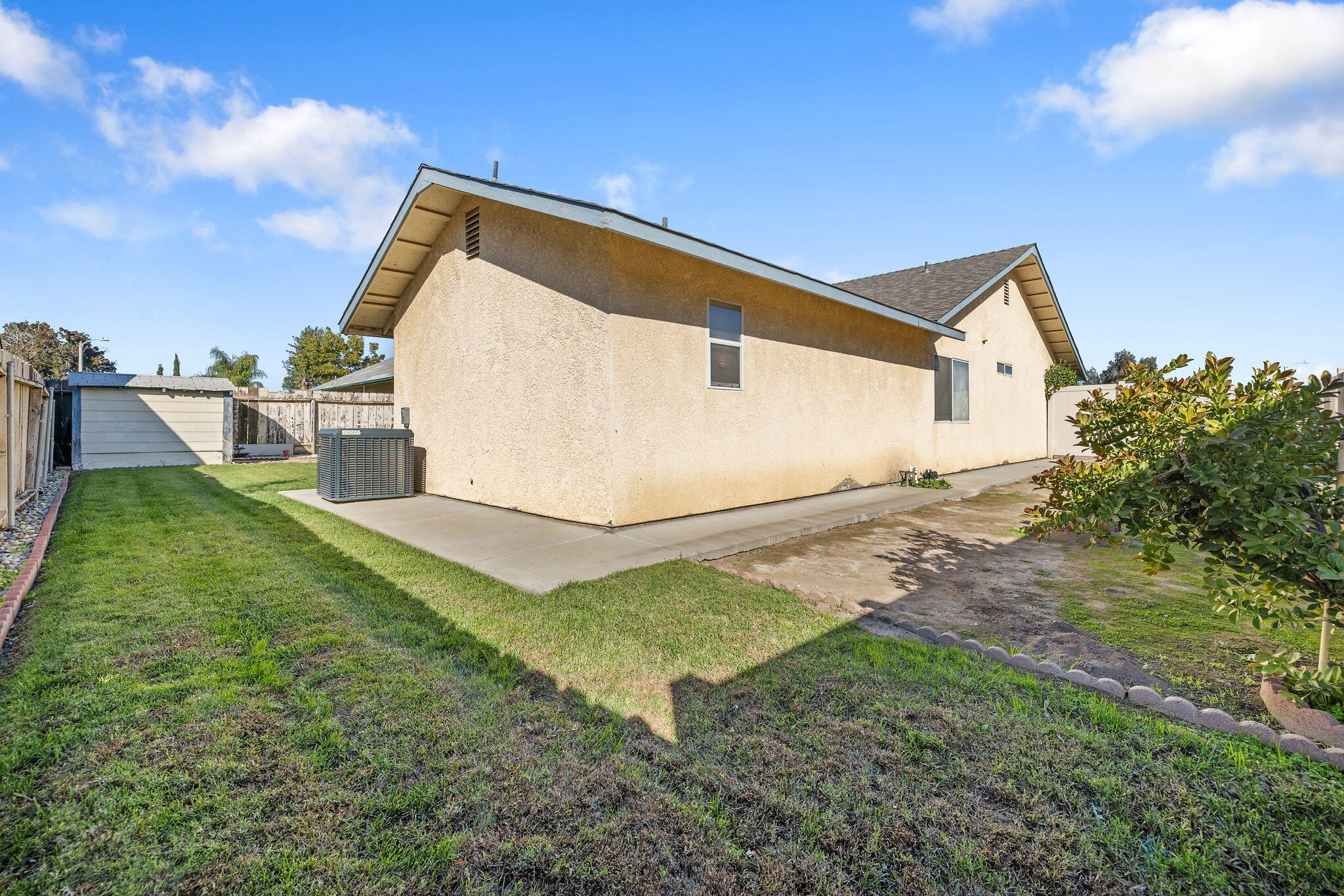 605 Catalina Cir, Tulare, CA 93274