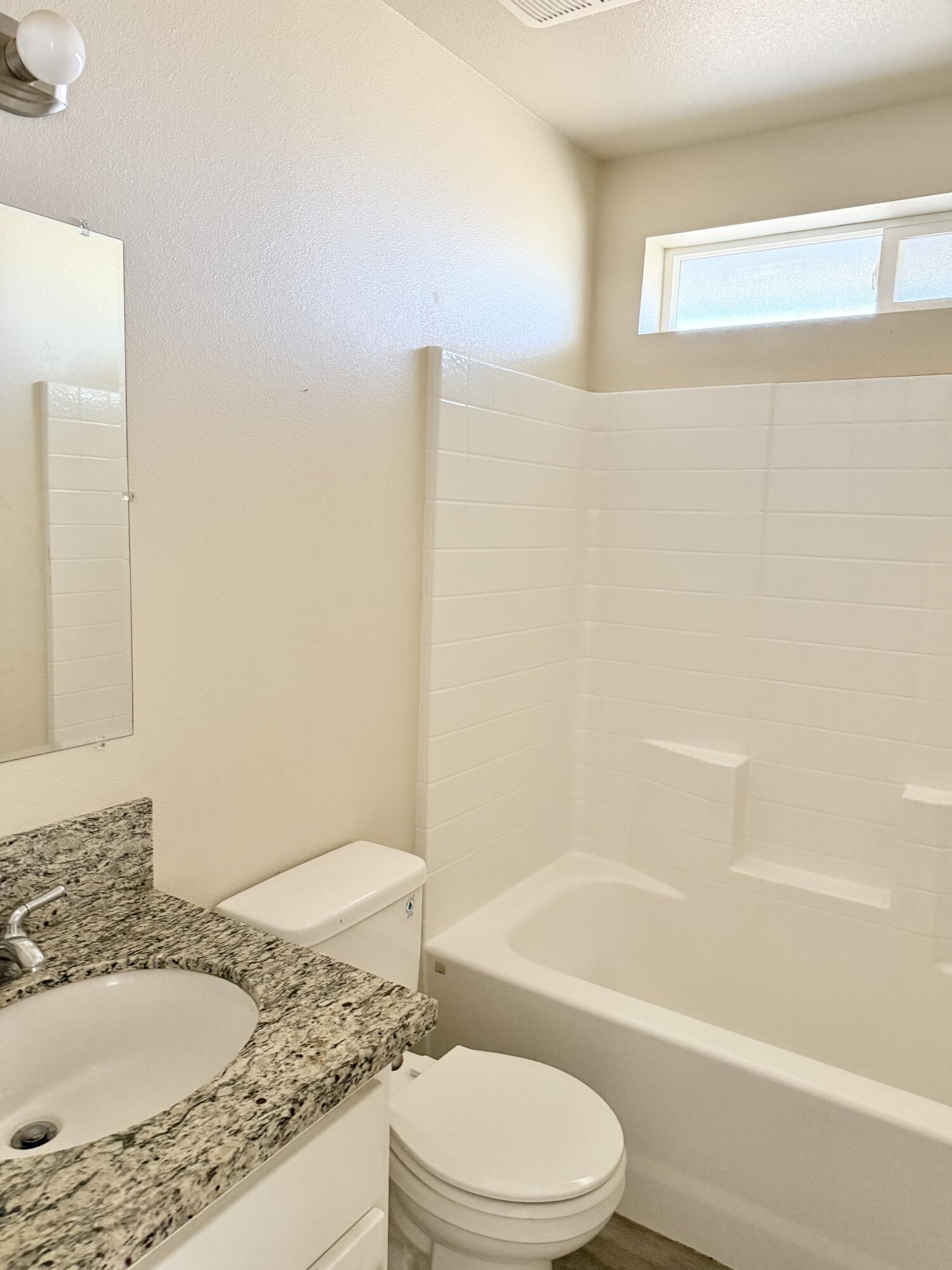 1478 N Belmont #E, Exeter, CA 93221