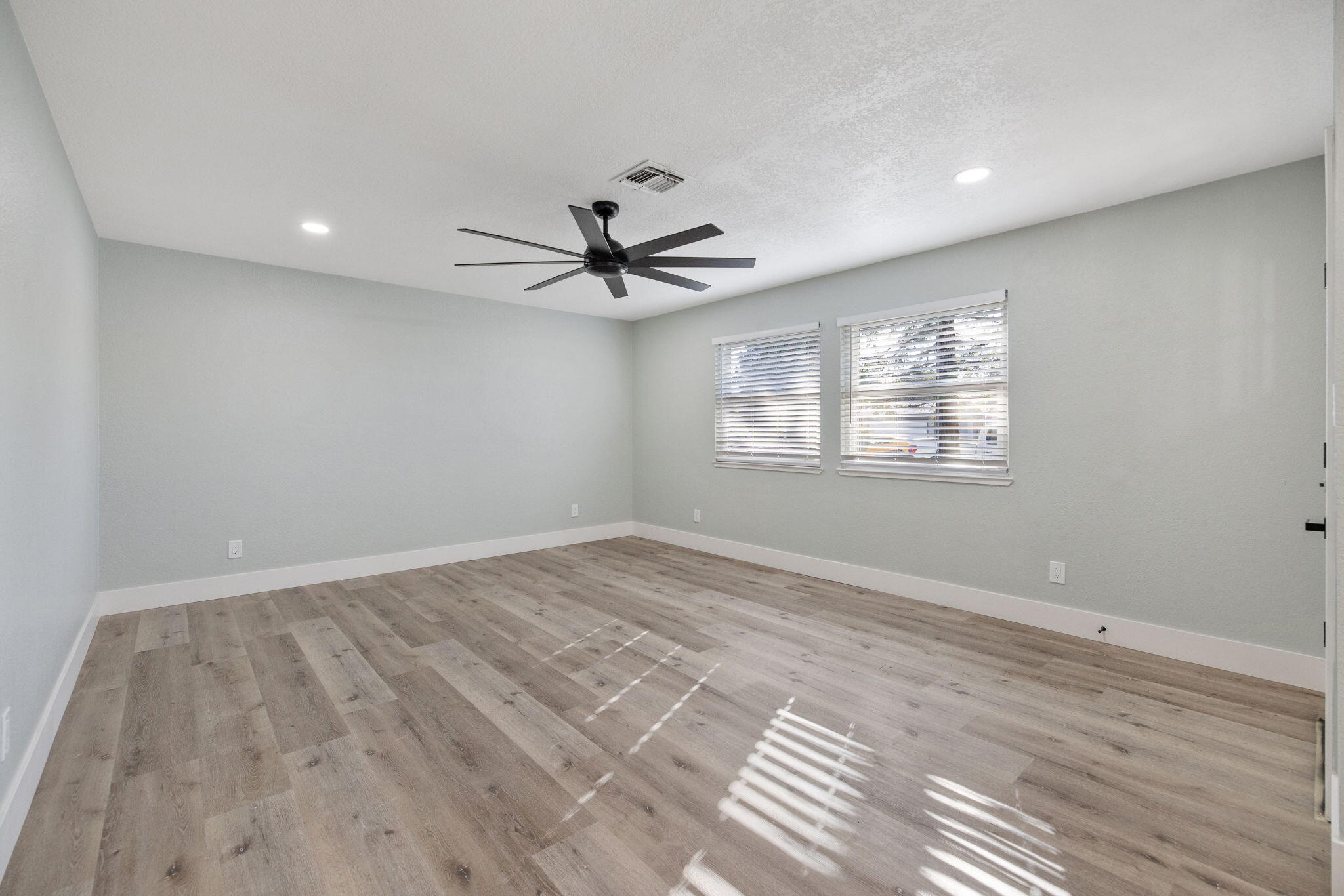 1742 S Heritage St, Visalia, CA 93277