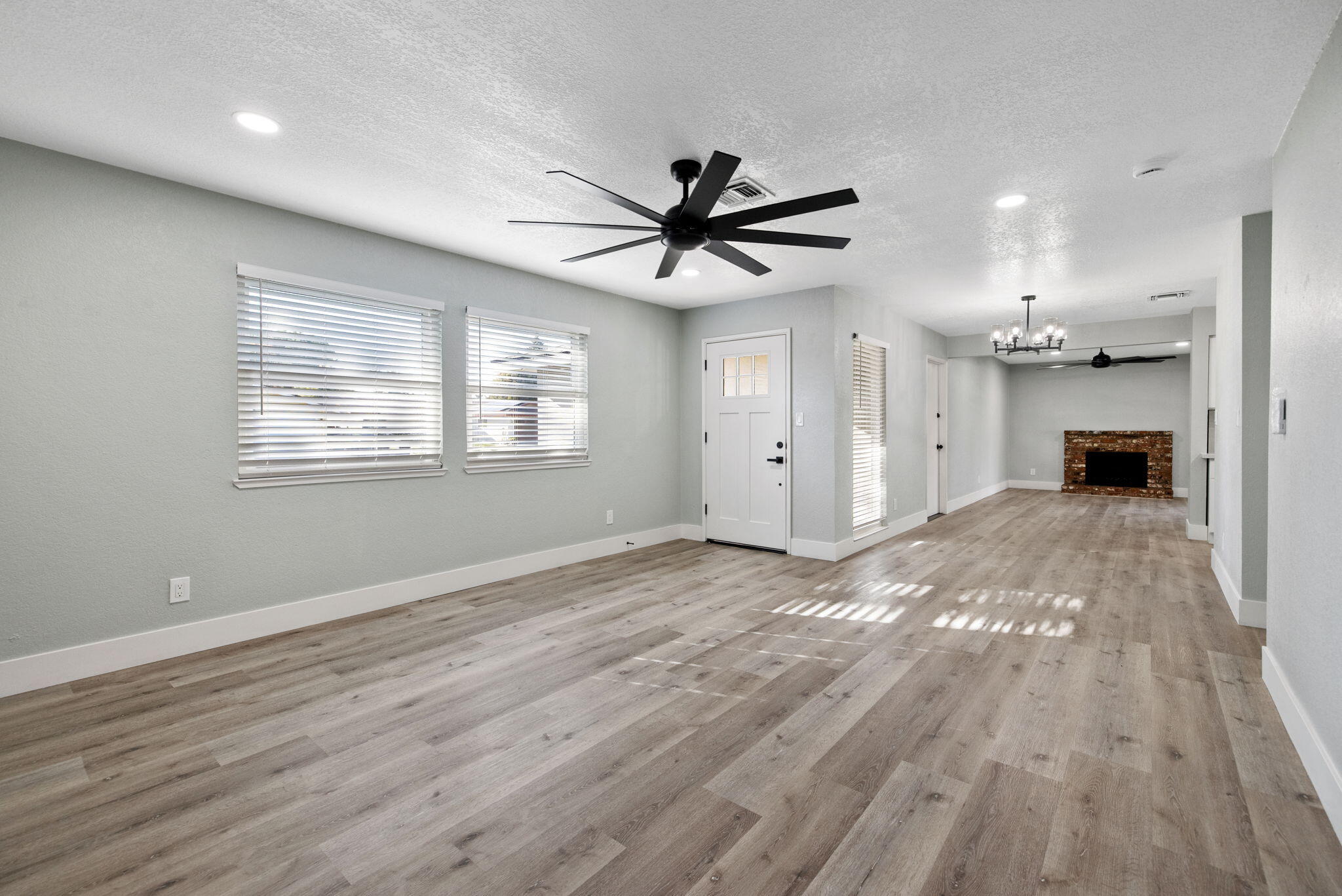 1742 S Heritage St, Visalia, CA 93277