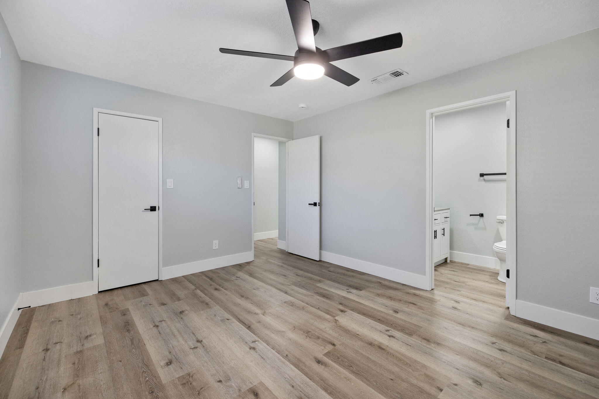 1742 S Heritage St, Visalia, CA 93277