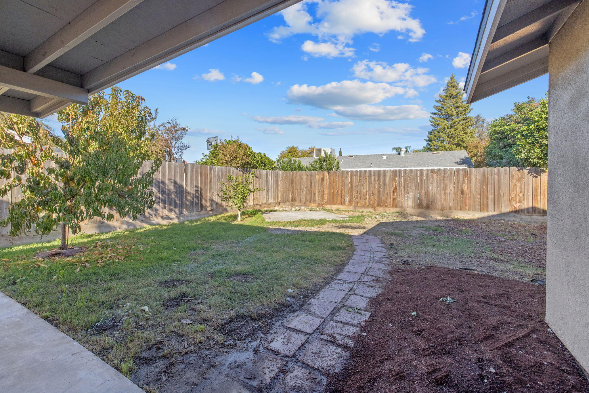 1742 S Heritage St, Visalia, CA 93277