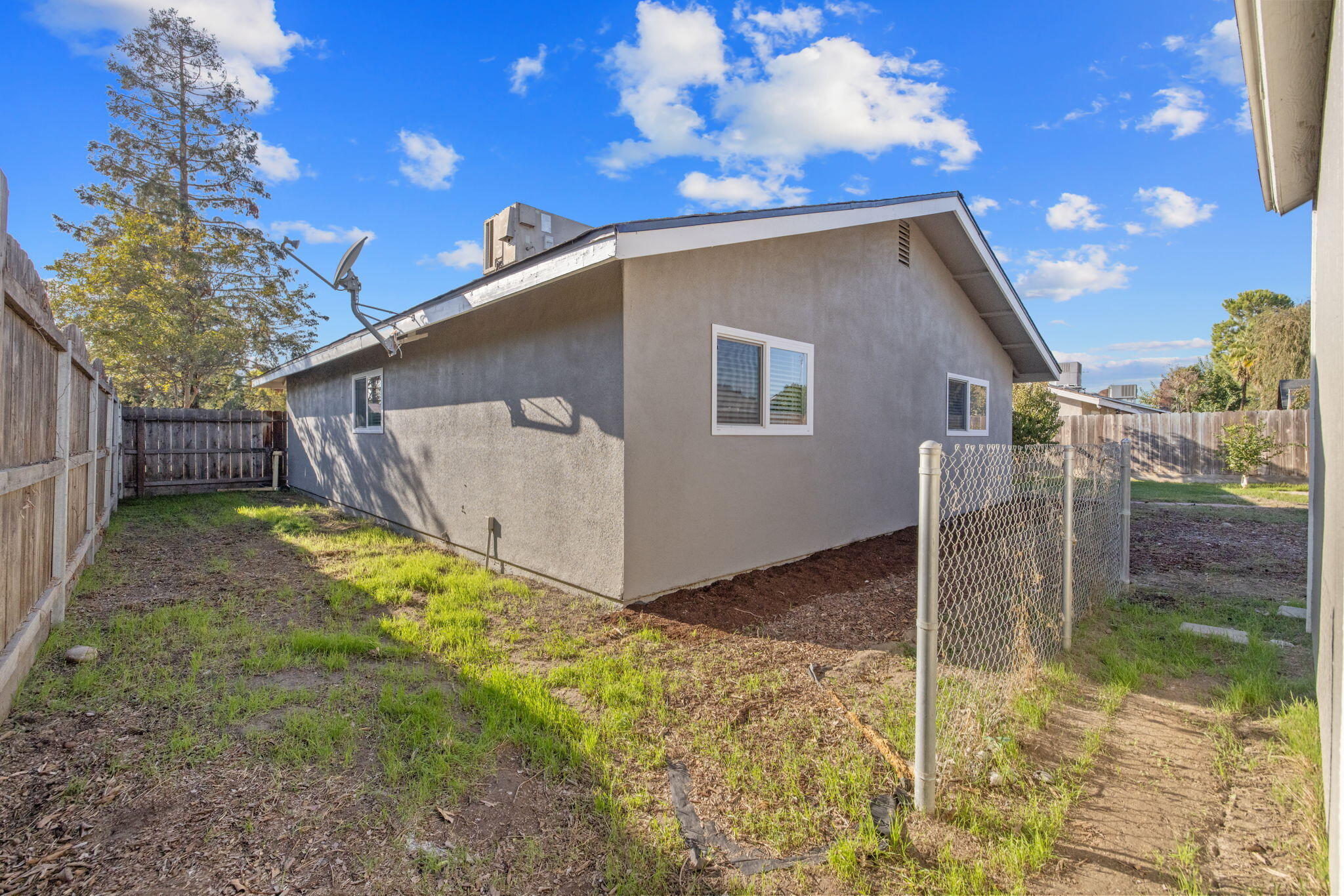 1742 S Heritage St, Visalia, CA 93277