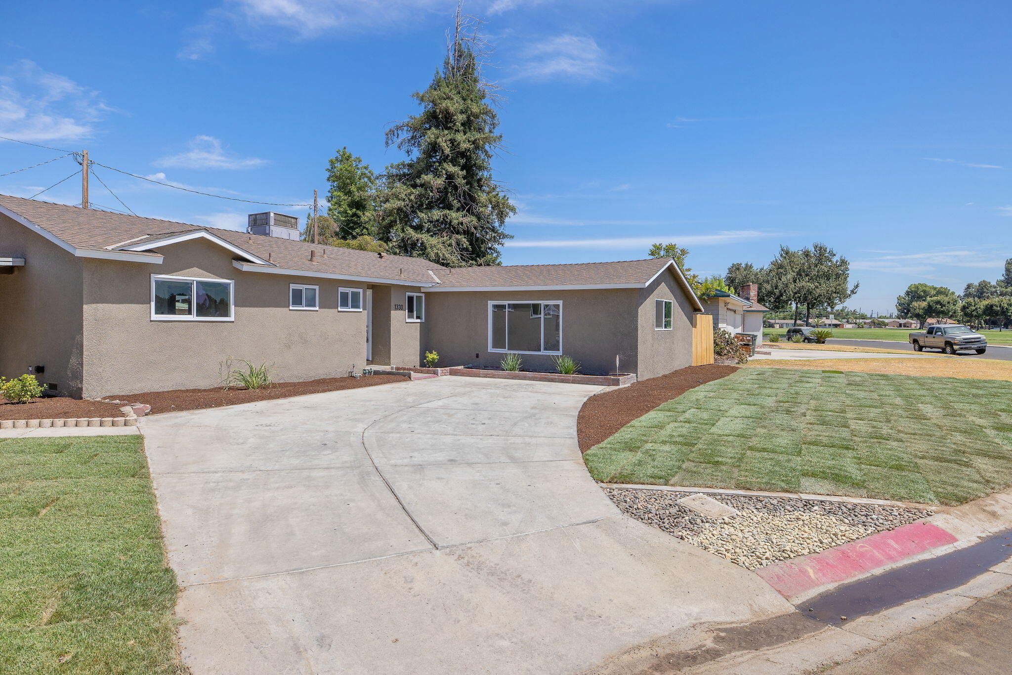 1330 S Clover St, Visalia, CA 93277