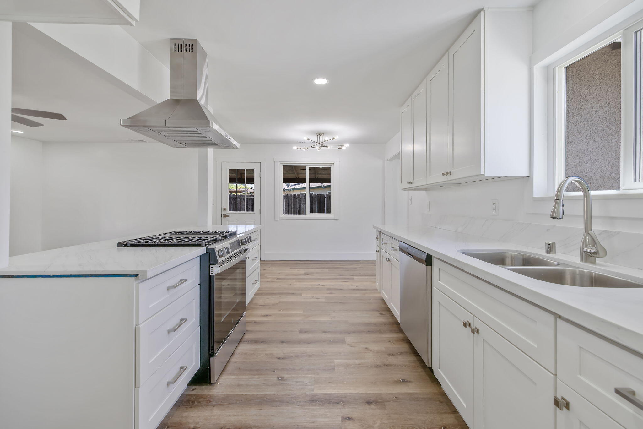 1330 S Clover St, Visalia, CA 93277