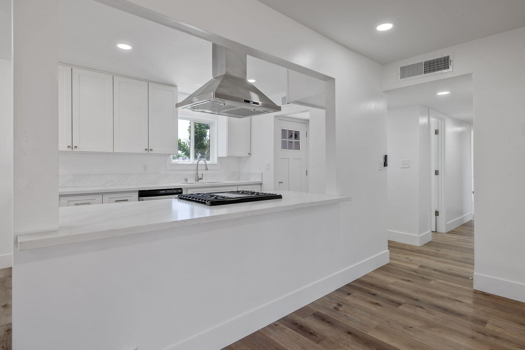 1330 S Clover St, Visalia, CA 93277