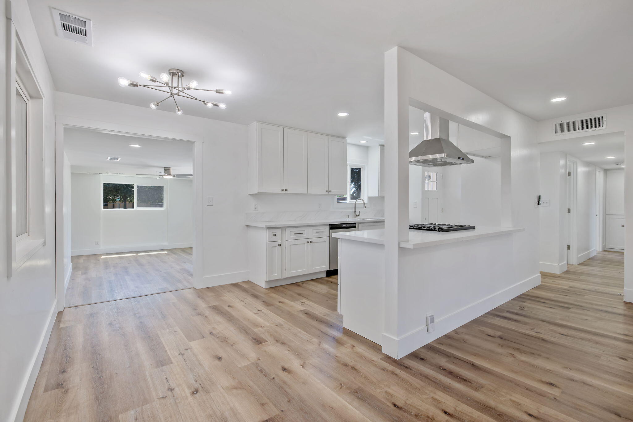 1330 S Clover St, Visalia, CA 93277