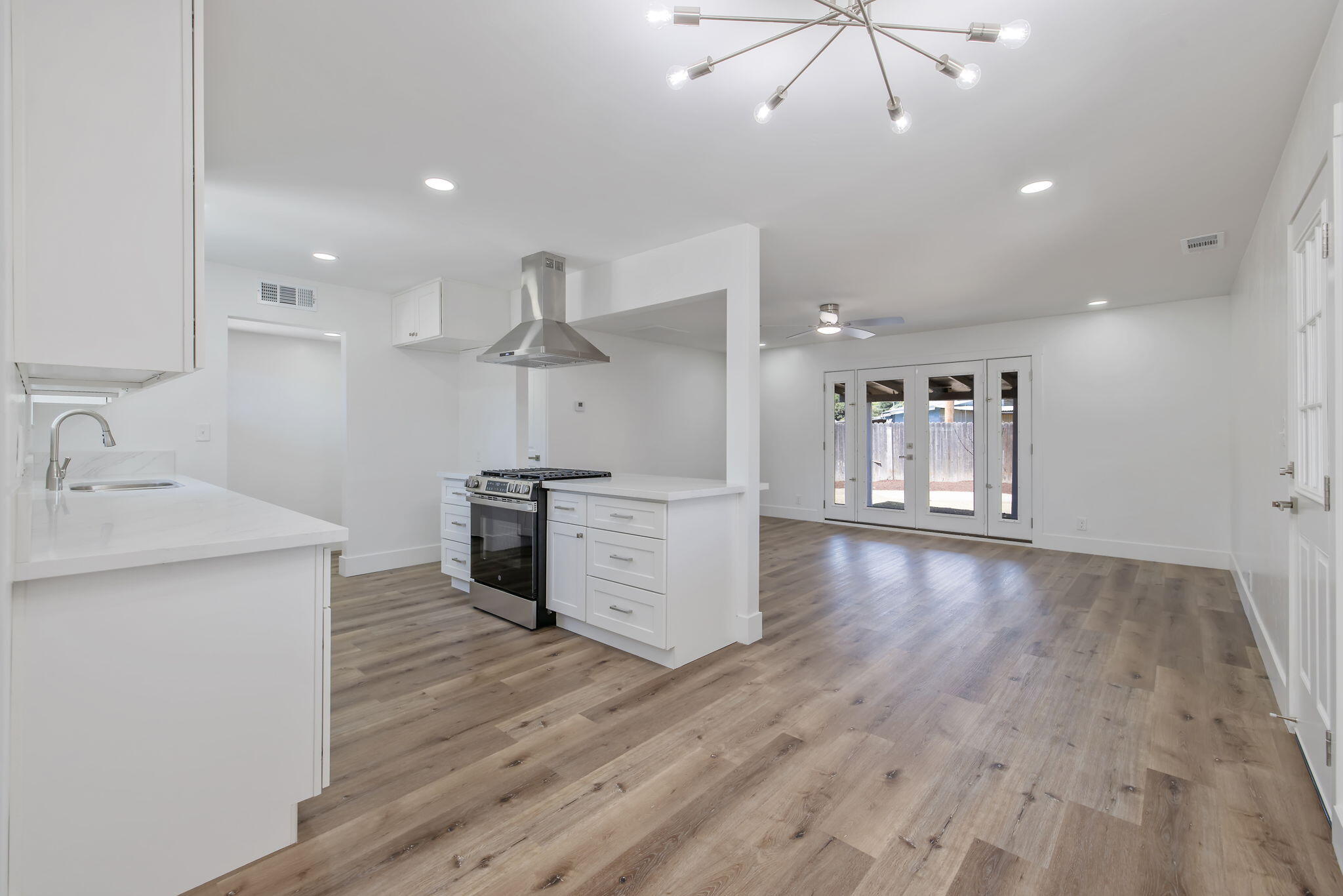 1330 S Clover St, Visalia, CA 93277