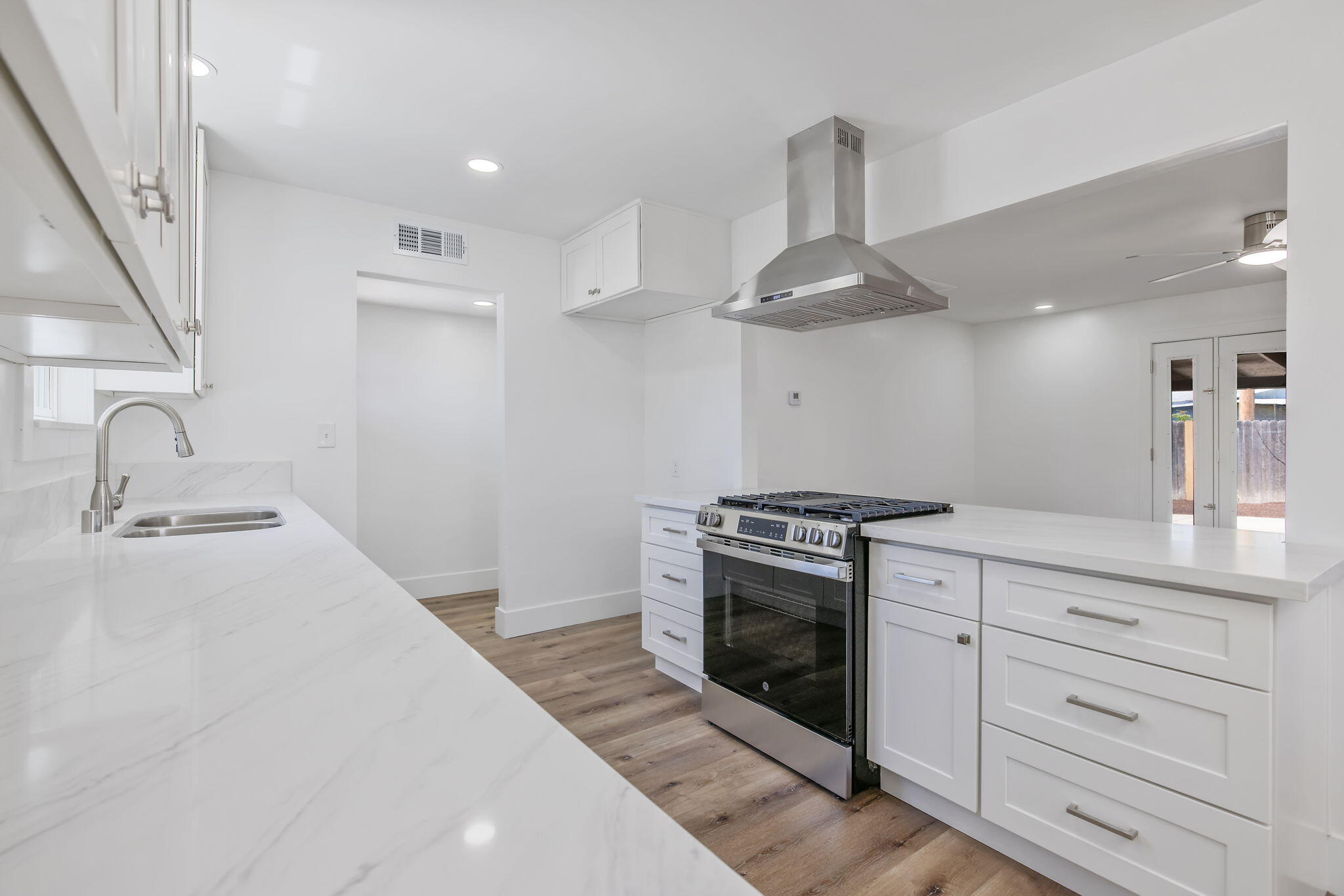 1330 S Clover St, Visalia, CA 93277