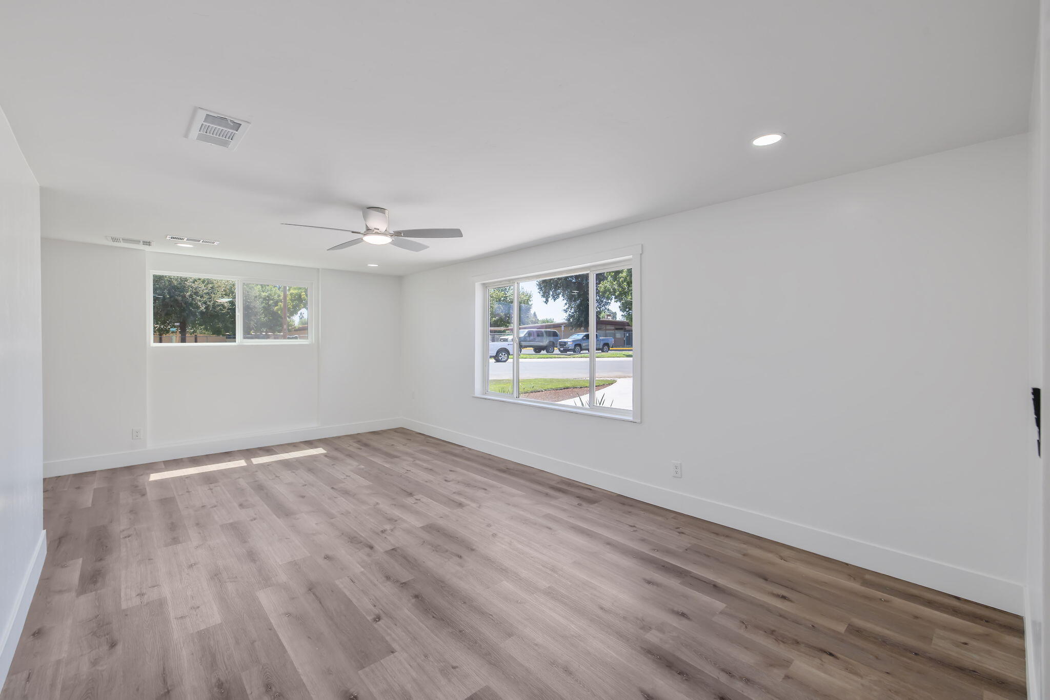 1330 S Clover St, Visalia, CA 93277