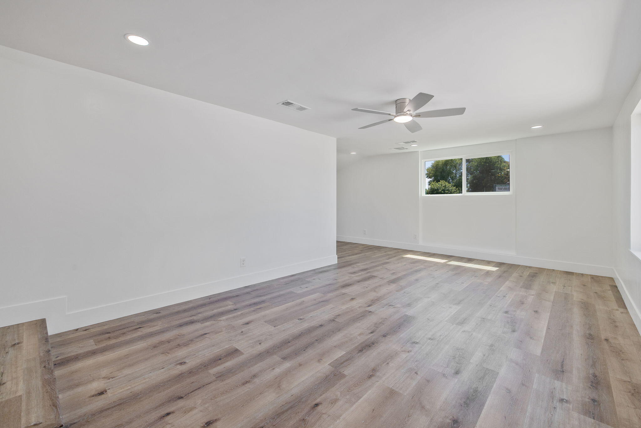 1330 S Clover St, Visalia, CA 93277