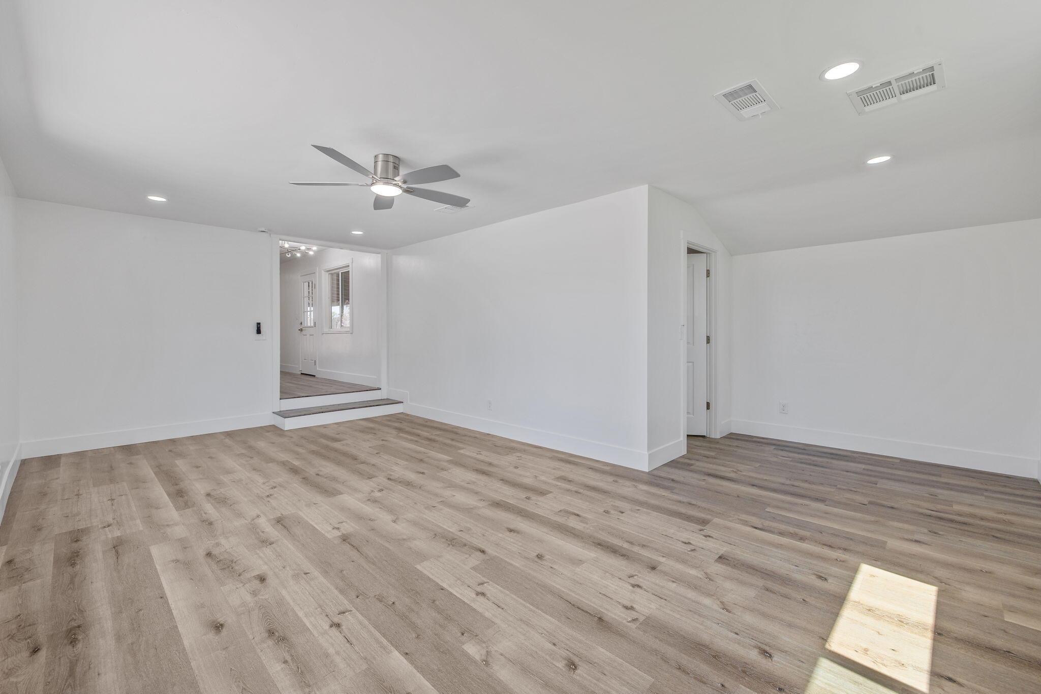 1330 S Clover St, Visalia, CA 93277