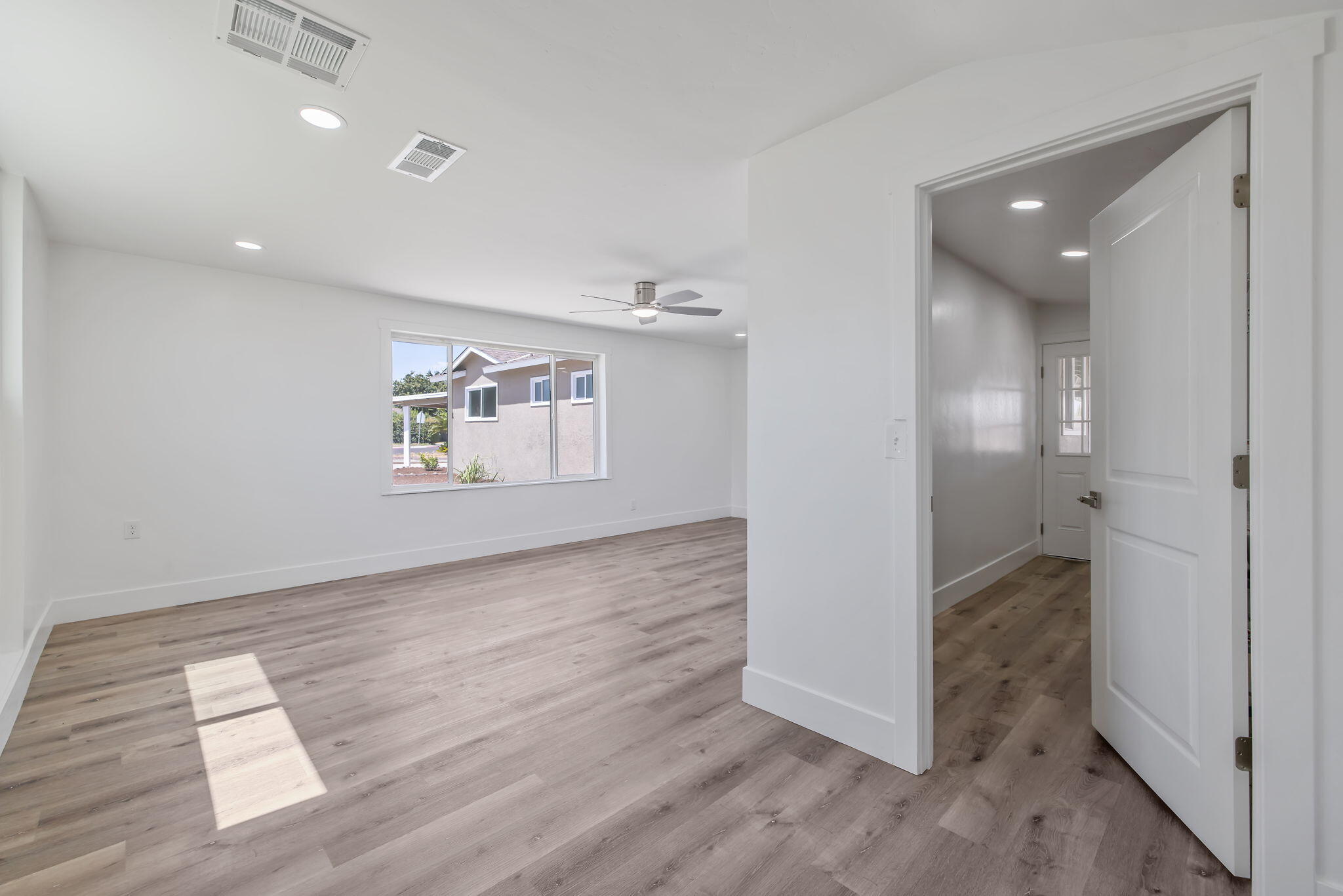 1330 S Clover St, Visalia, CA 93277