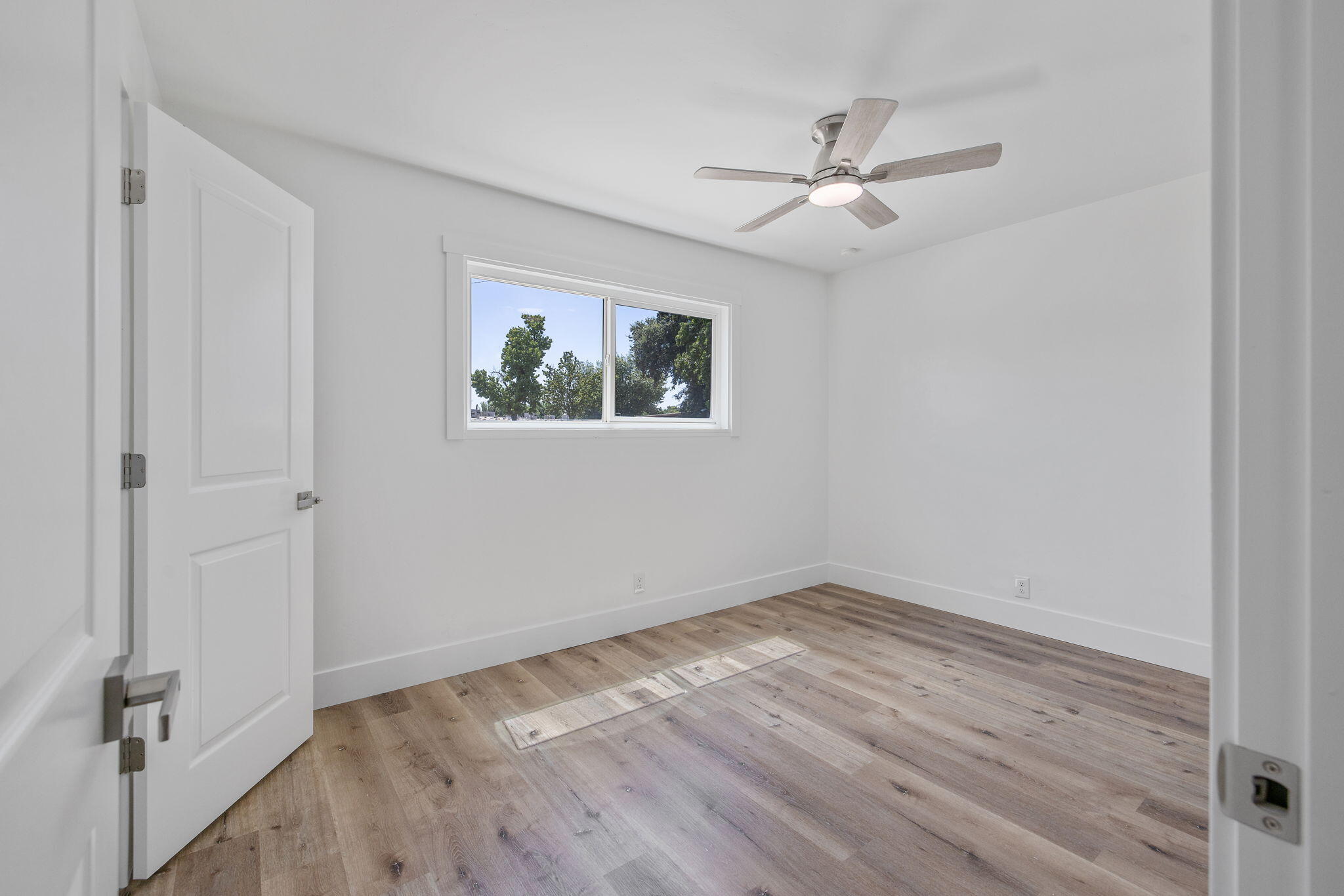 1330 S Clover St, Visalia, CA 93277