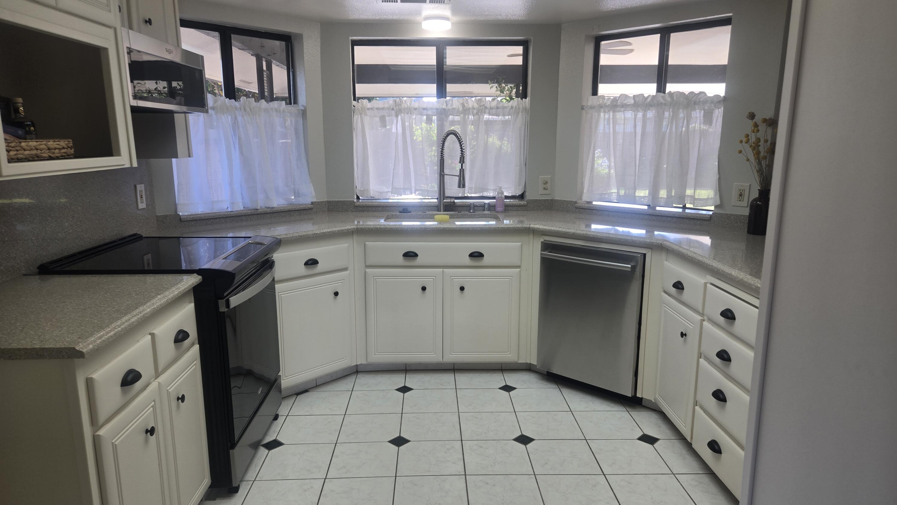 1421 Pamela Cir, Porterville, CA 93257