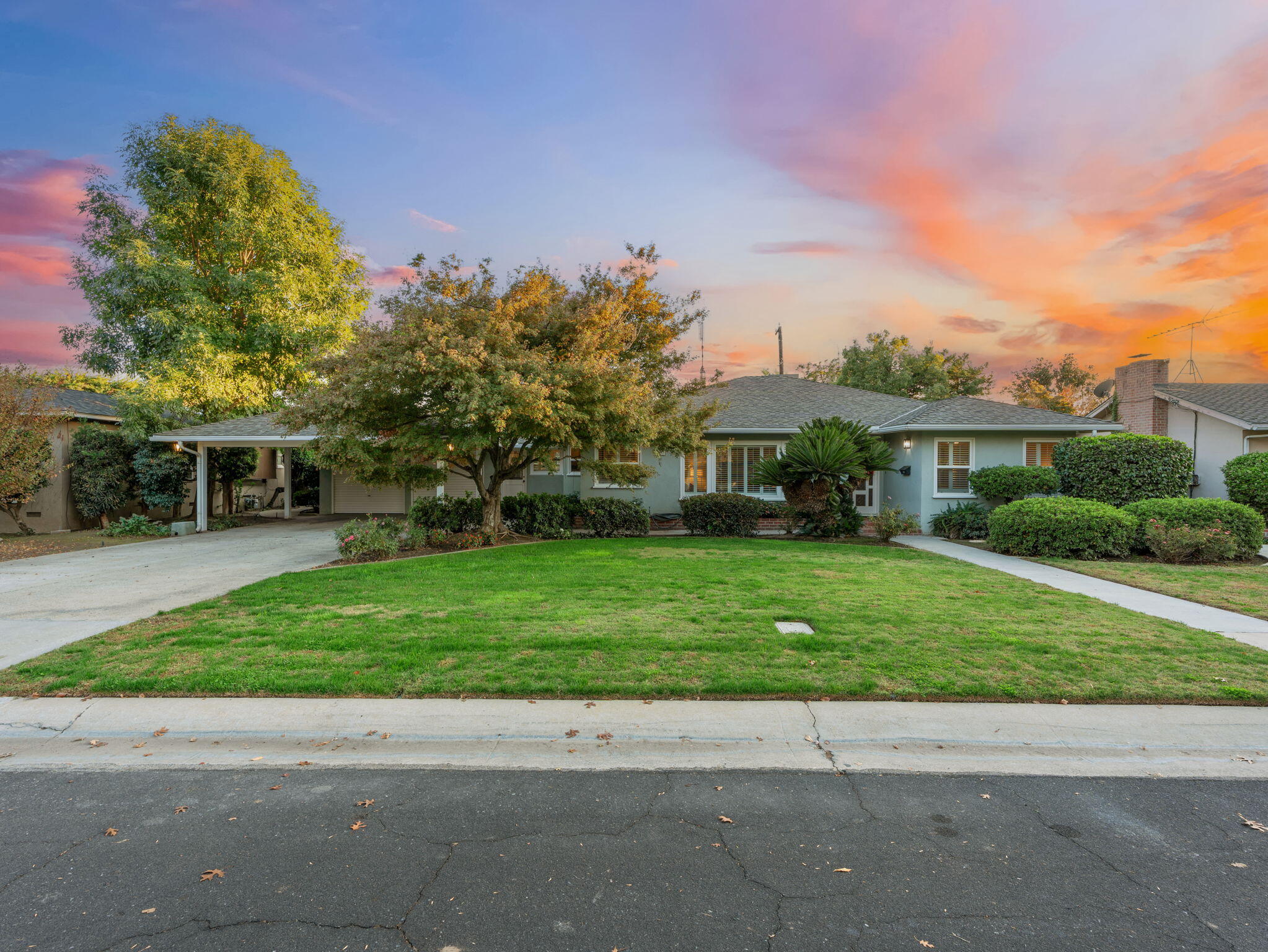 1613 W Meadow Ave, Visalia, CA 93277