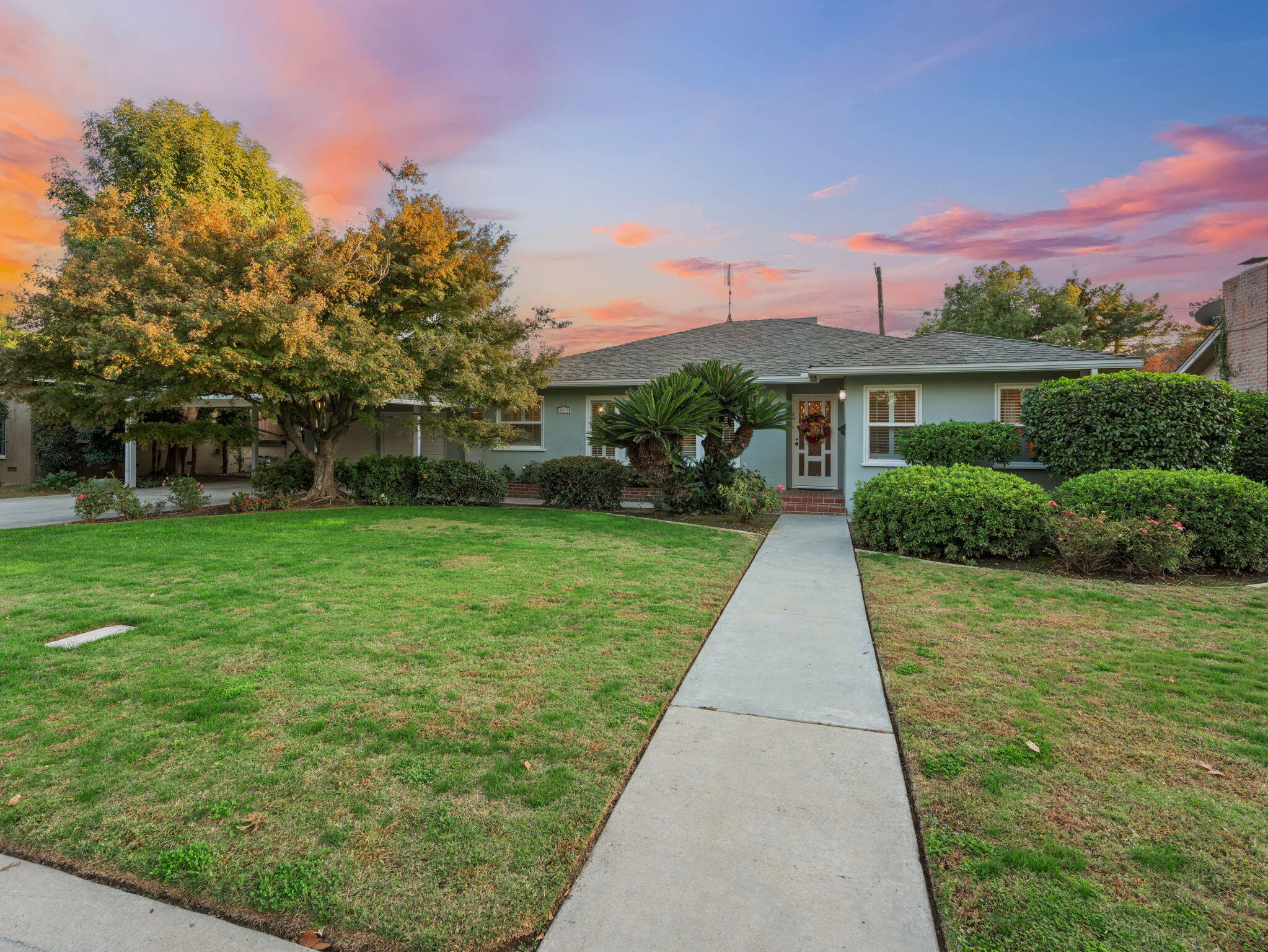 1613 W Meadow Ave, Visalia, CA 93277