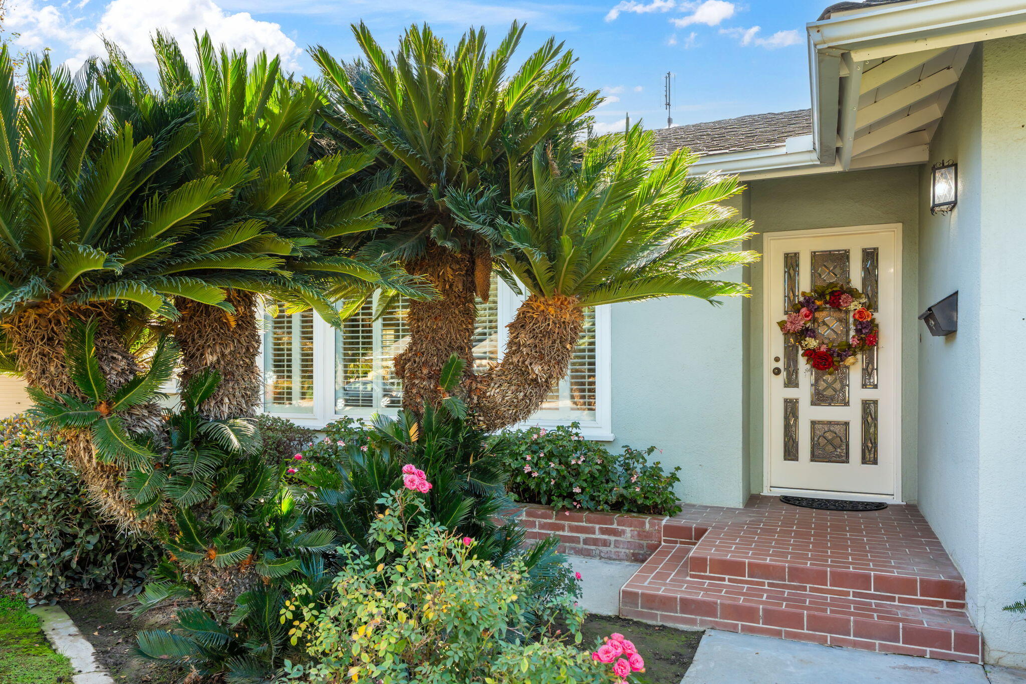 1613 W Meadow Ave, Visalia, CA 93277