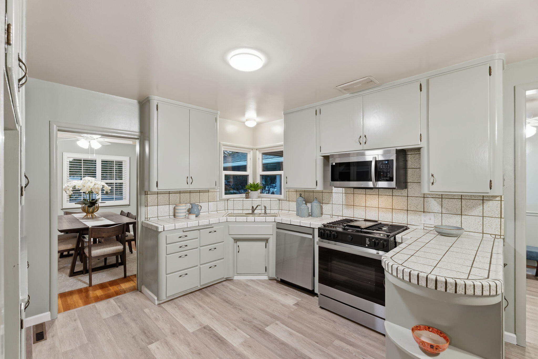 1613 W Meadow Ave, Visalia, CA 93277