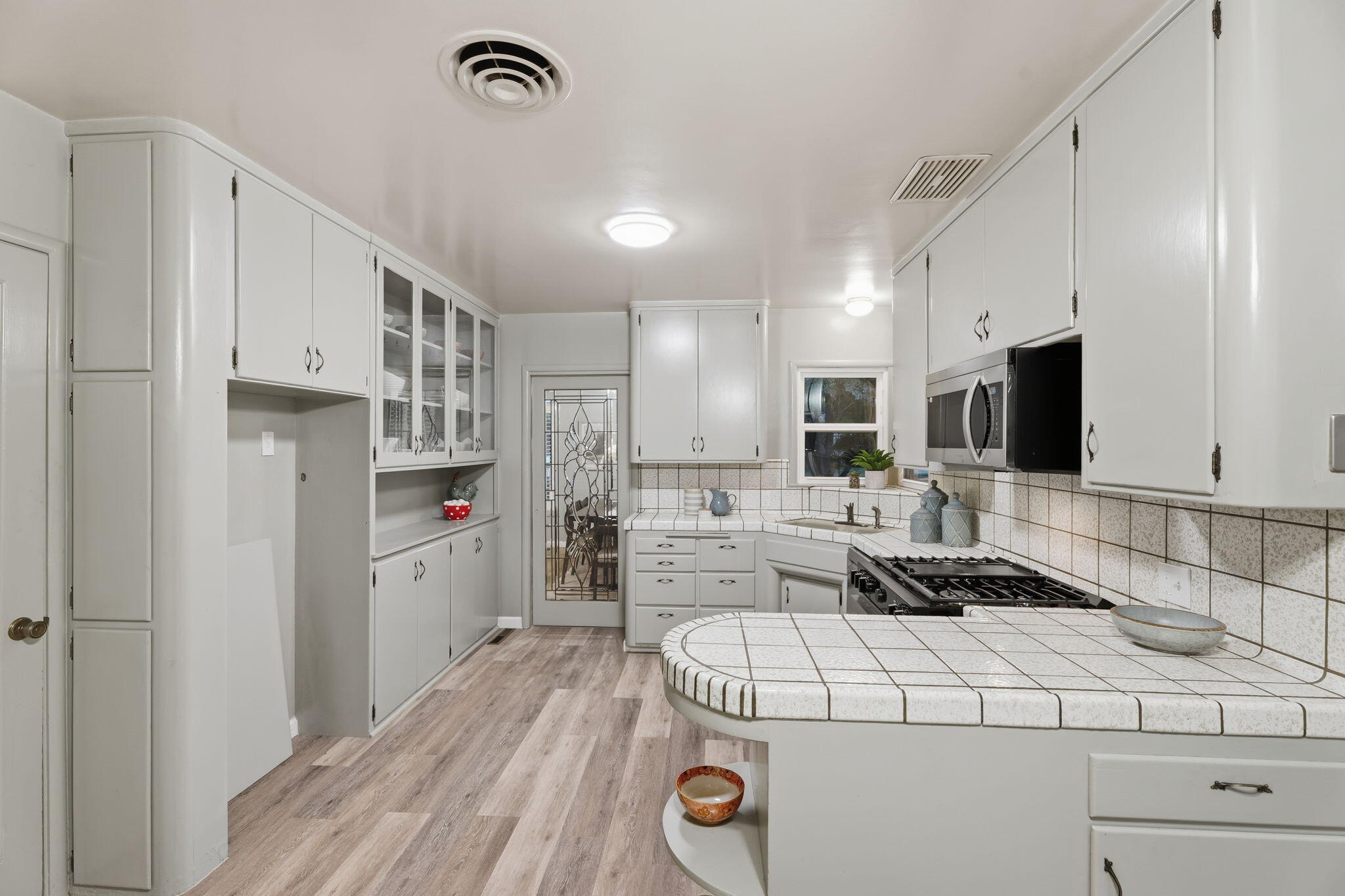 1613 W Meadow Ave, Visalia, CA 93277