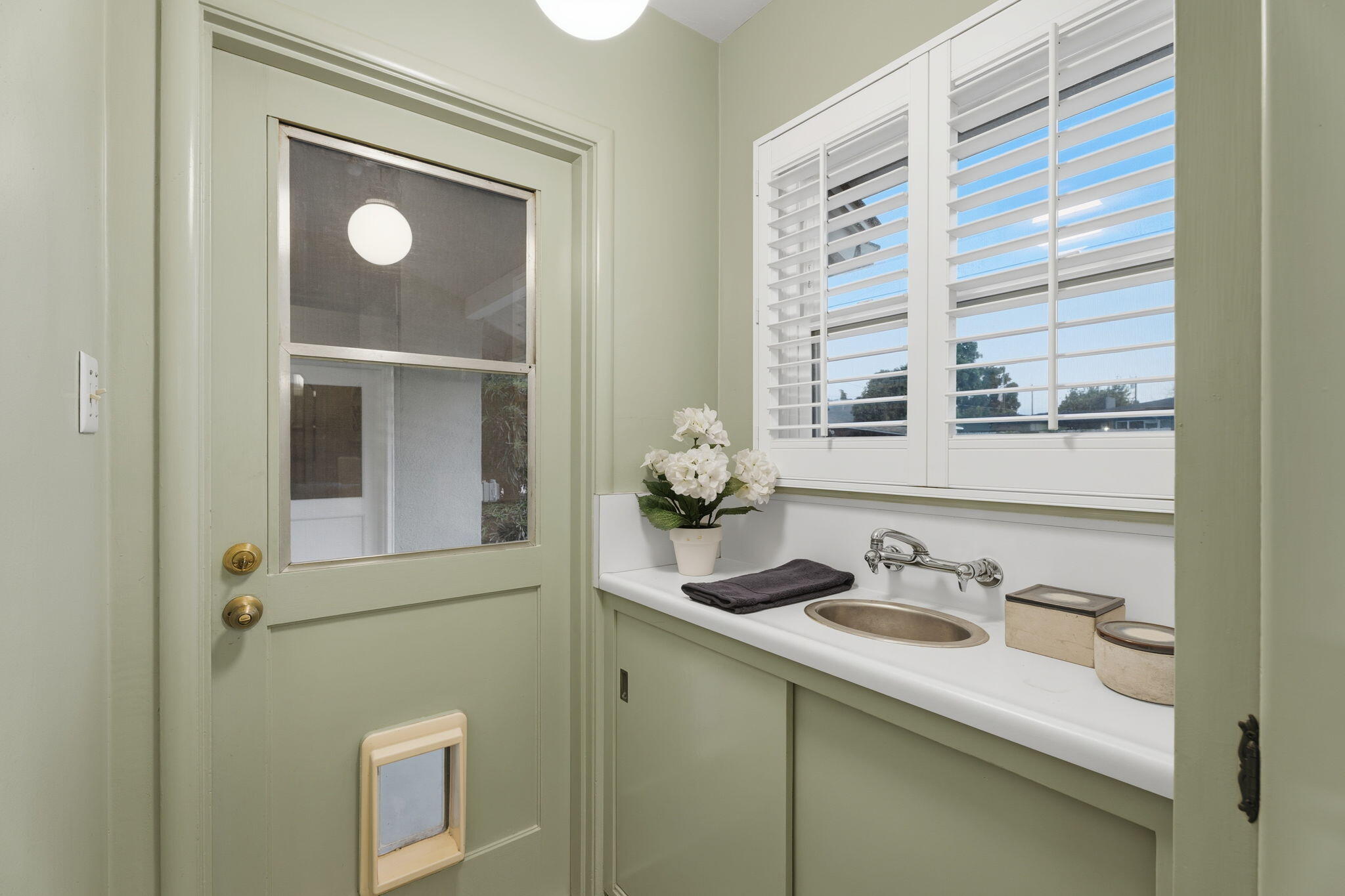 1613 W Meadow Ave, Visalia, CA 93277