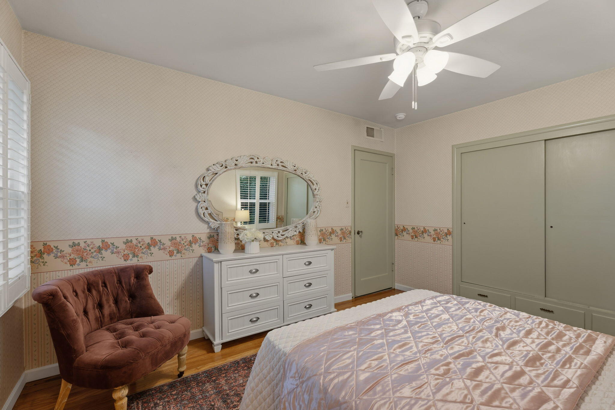 1613 W Meadow Ave, Visalia, CA 93277