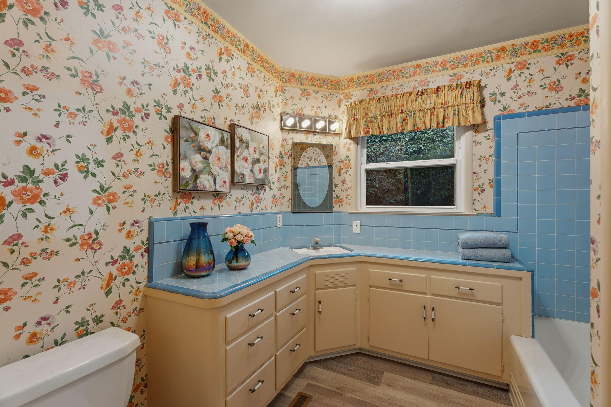 1613 W Meadow Ave, Visalia, CA 93277