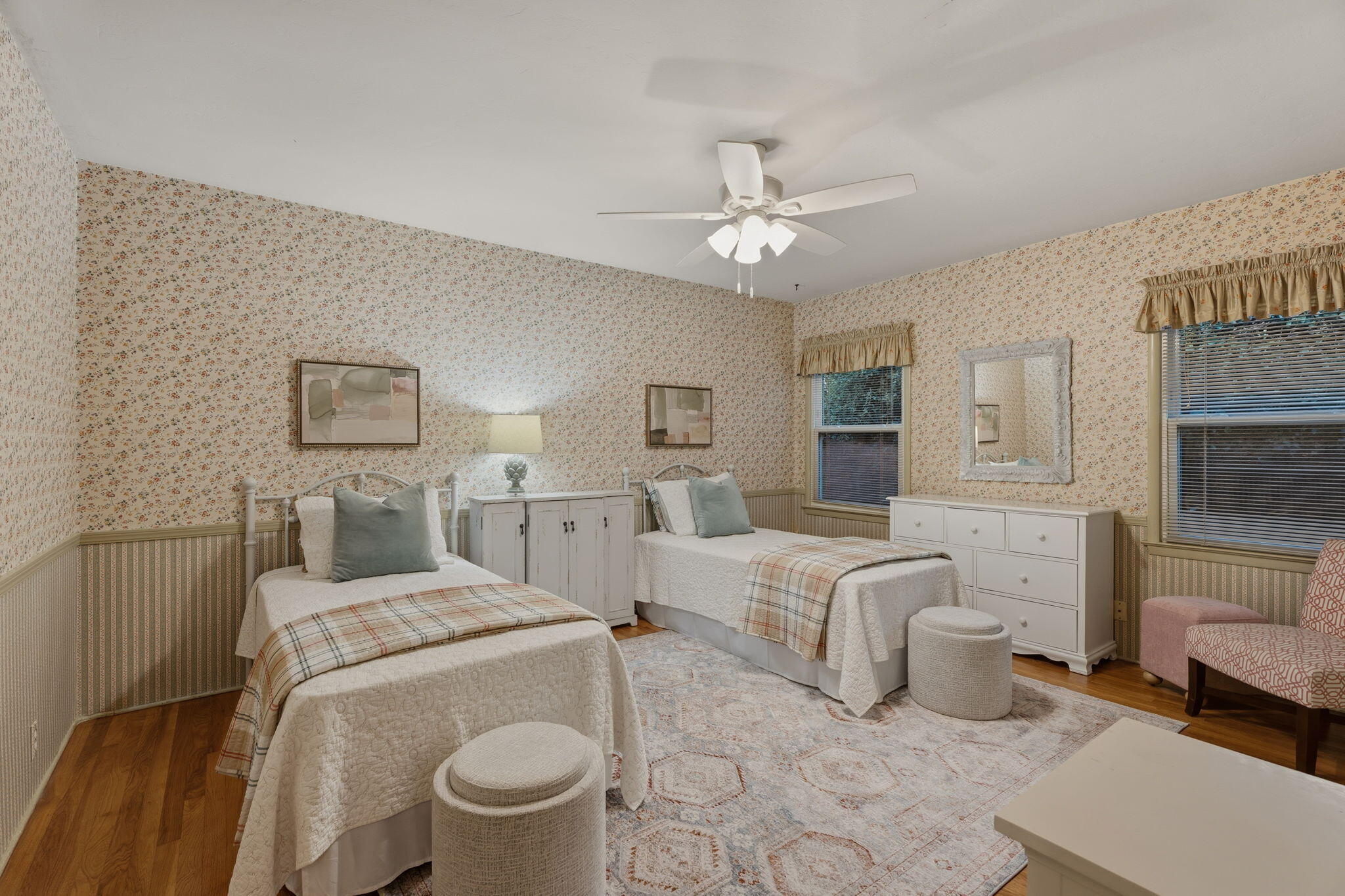 1613 W Meadow Ave, Visalia, CA 93277