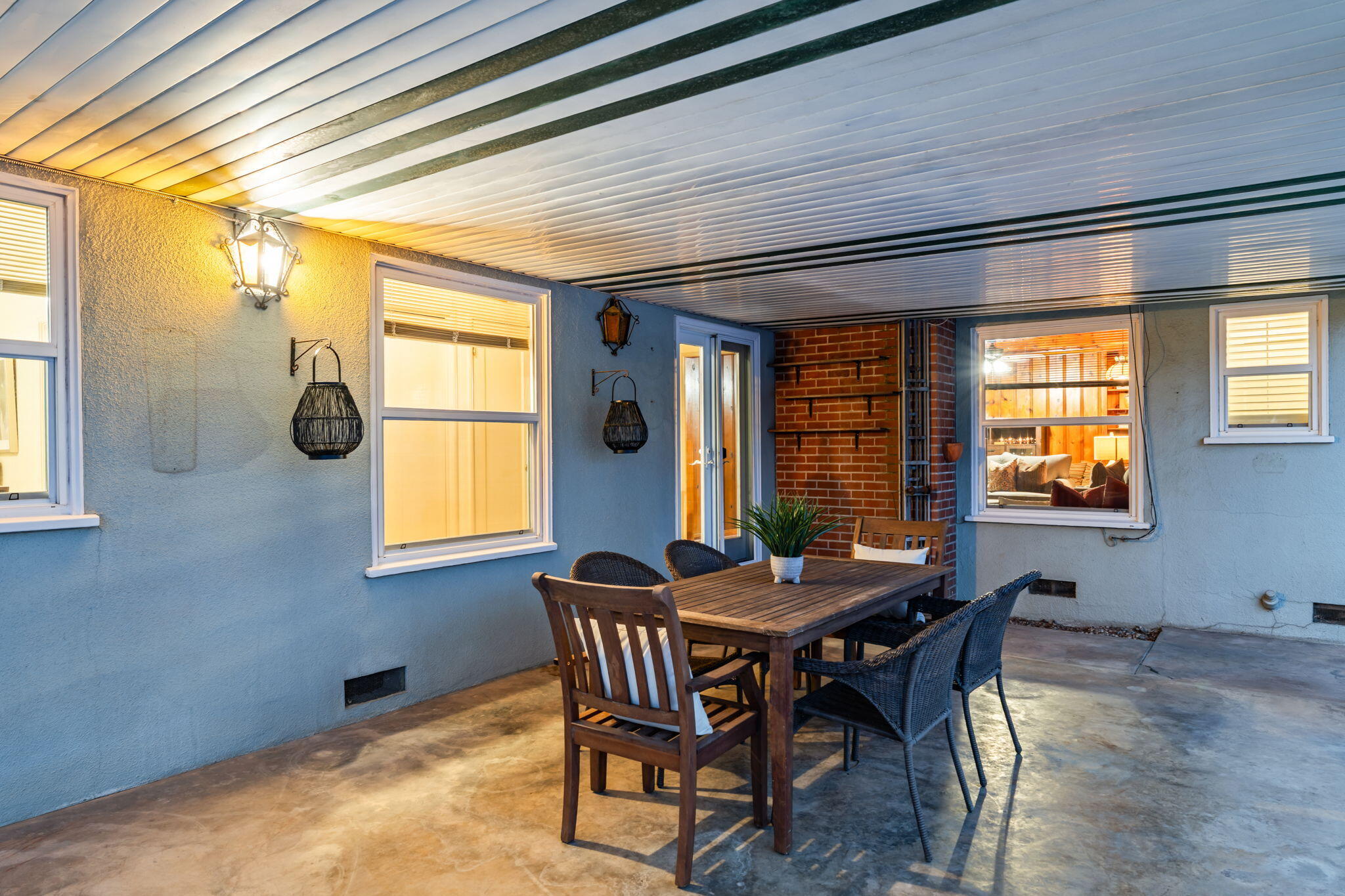 1613 W Meadow Ave, Visalia, CA 93277