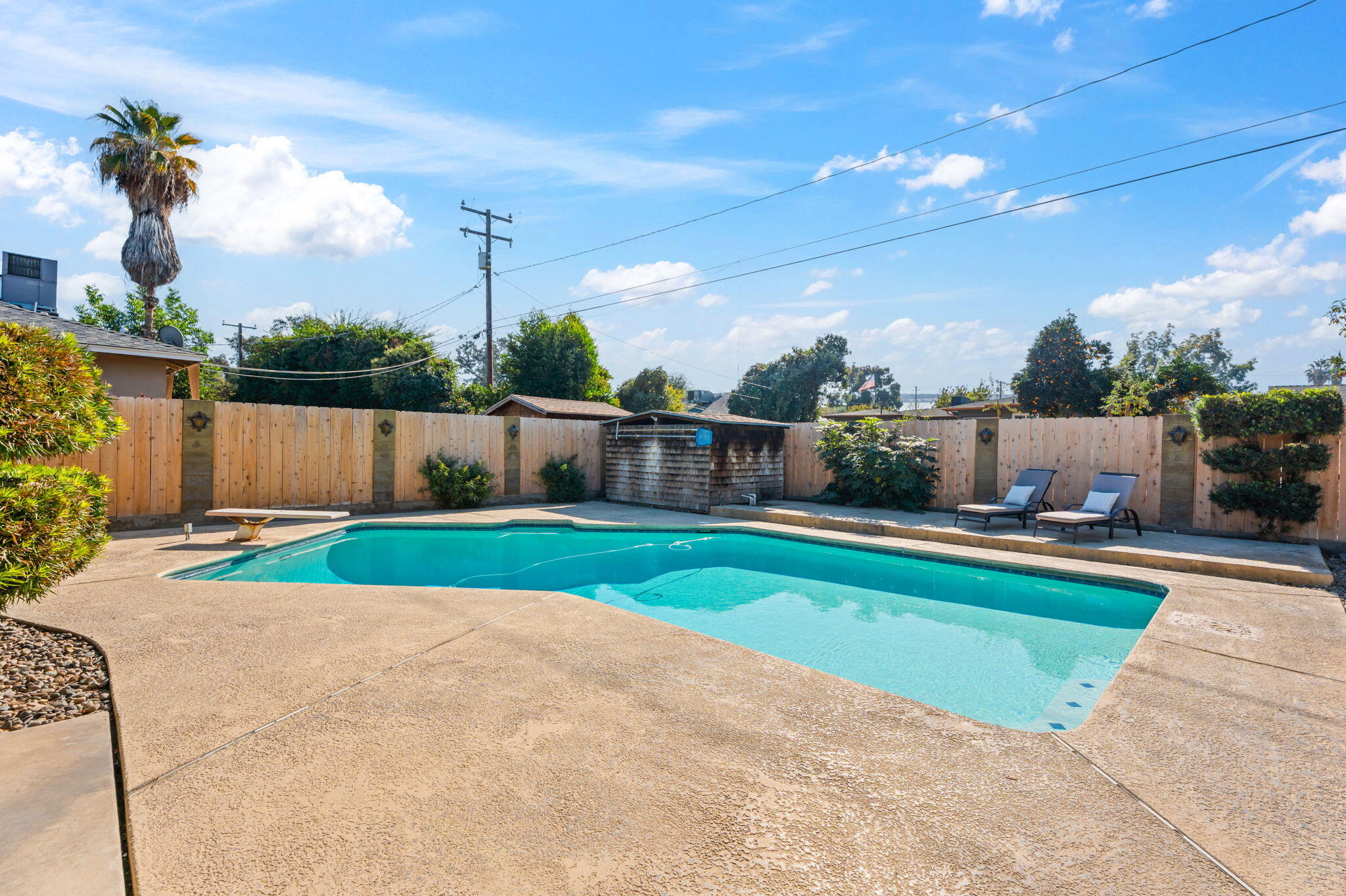 1613 W Meadow Ave, Visalia, CA 93277