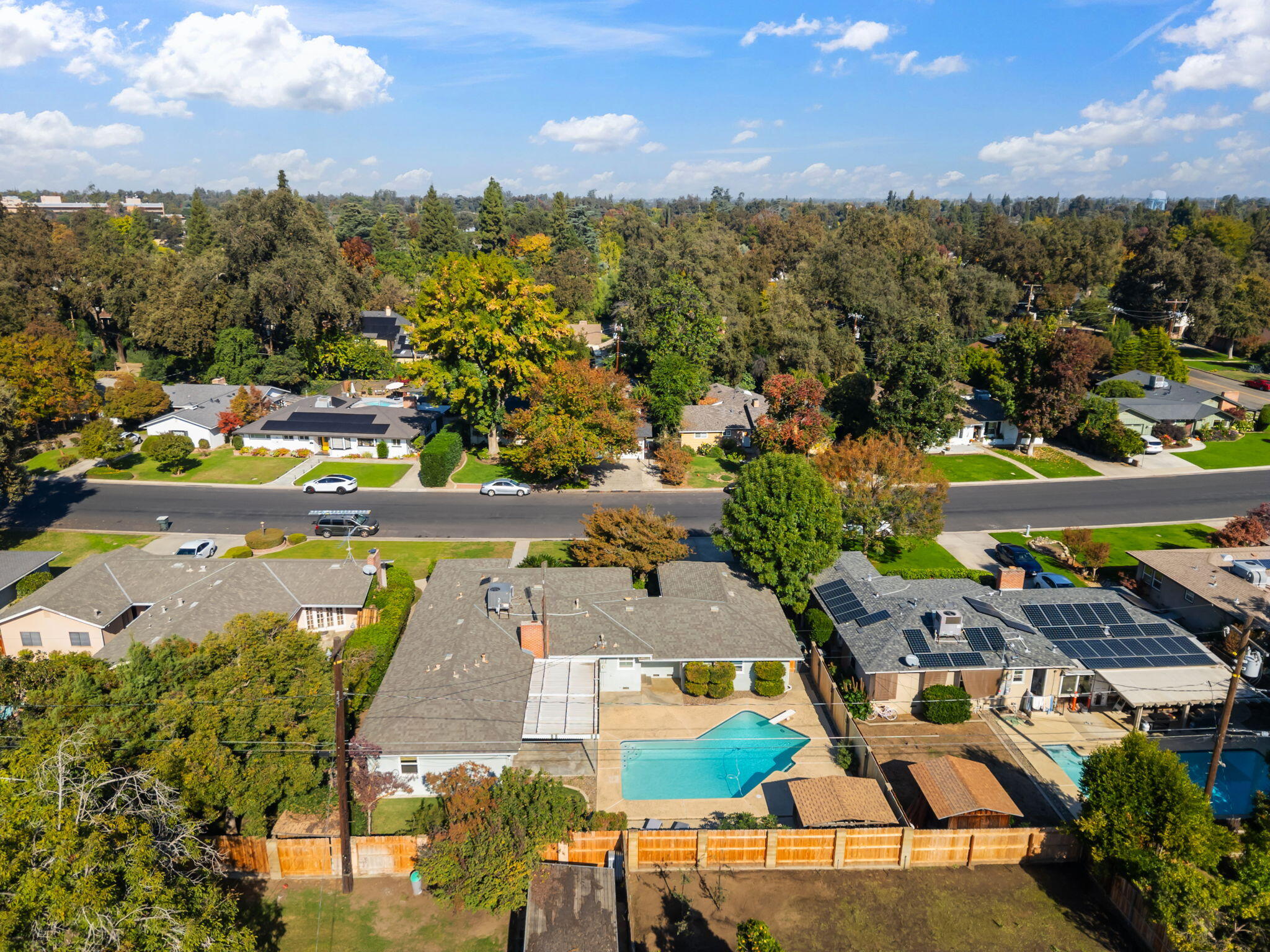 1613 W Meadow Ave, Visalia, CA 93277