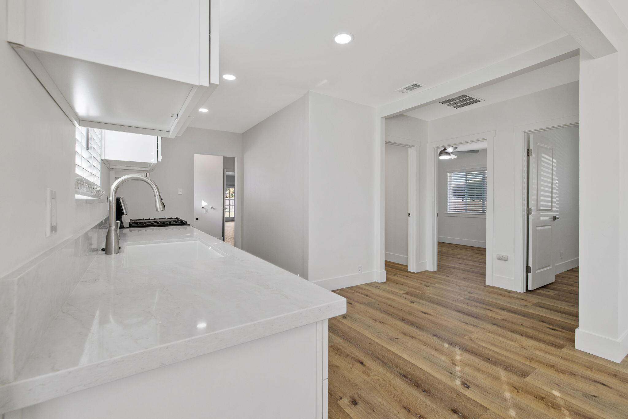 1404 Kaweah St, Hanford, CA 93230