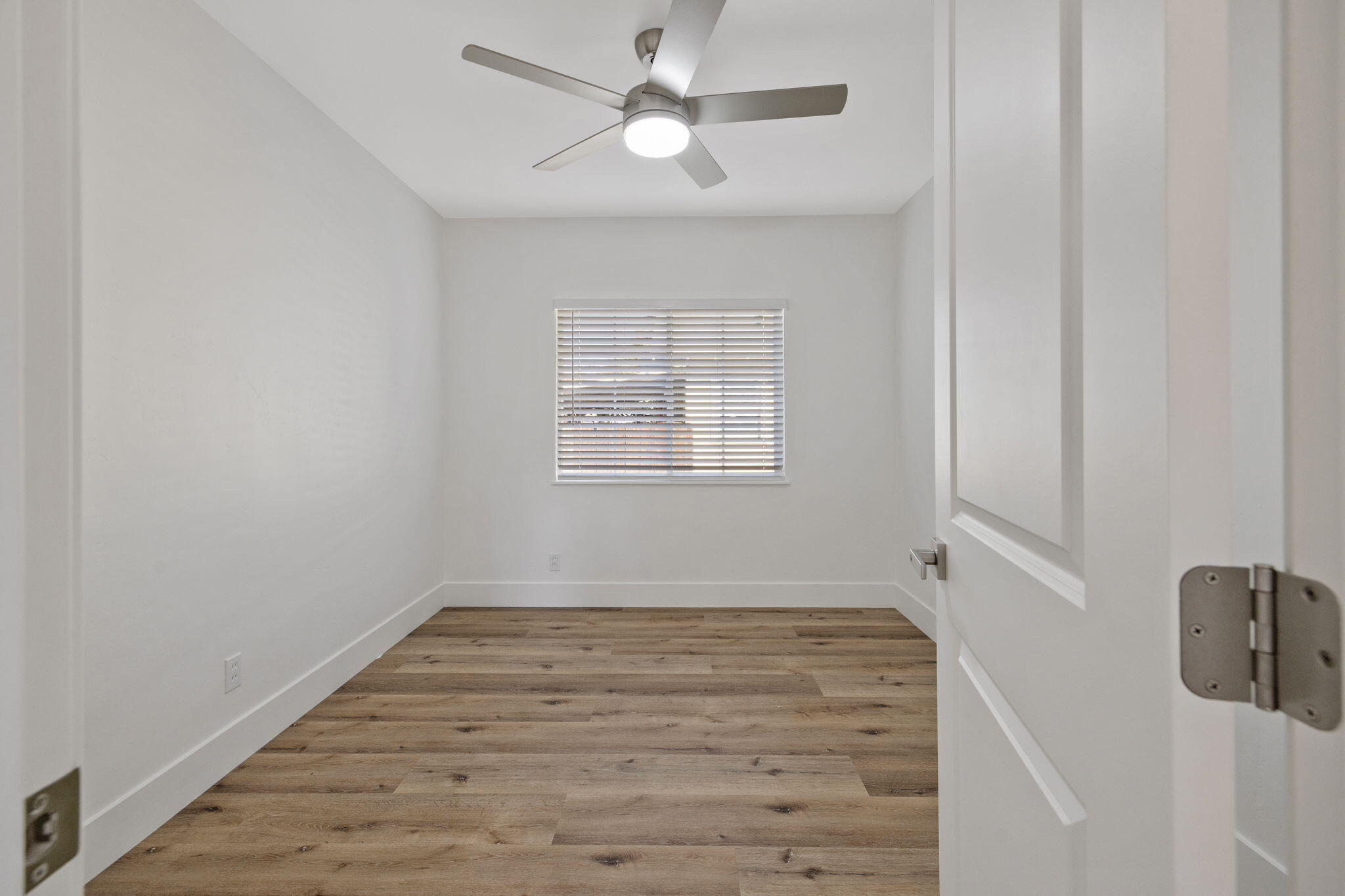 1404 Kaweah St, Hanford, CA 93230