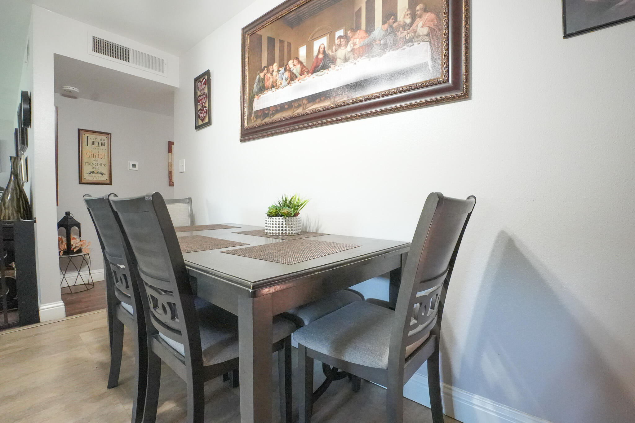 2922 S Linda Vista St, Visalia, CA 93277