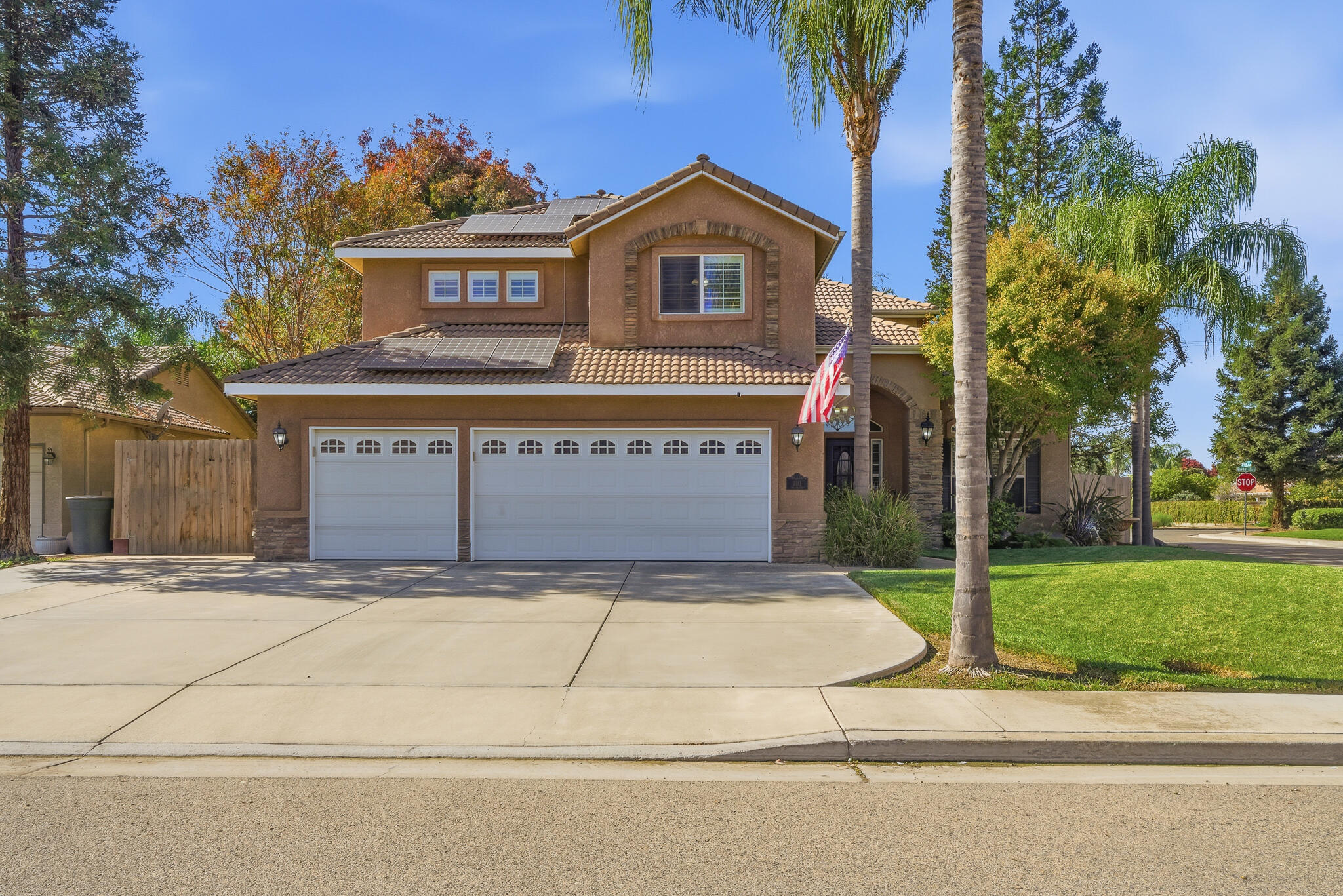 3511 S Oakhurst Ct, Visalia, CA 93292
