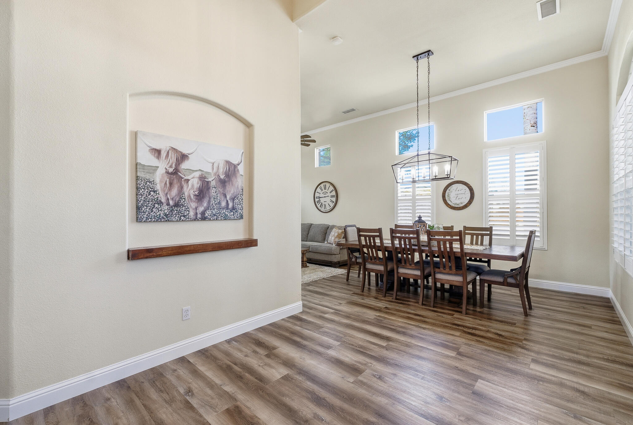 3511 S Oakhurst Ct, Visalia, CA 93292