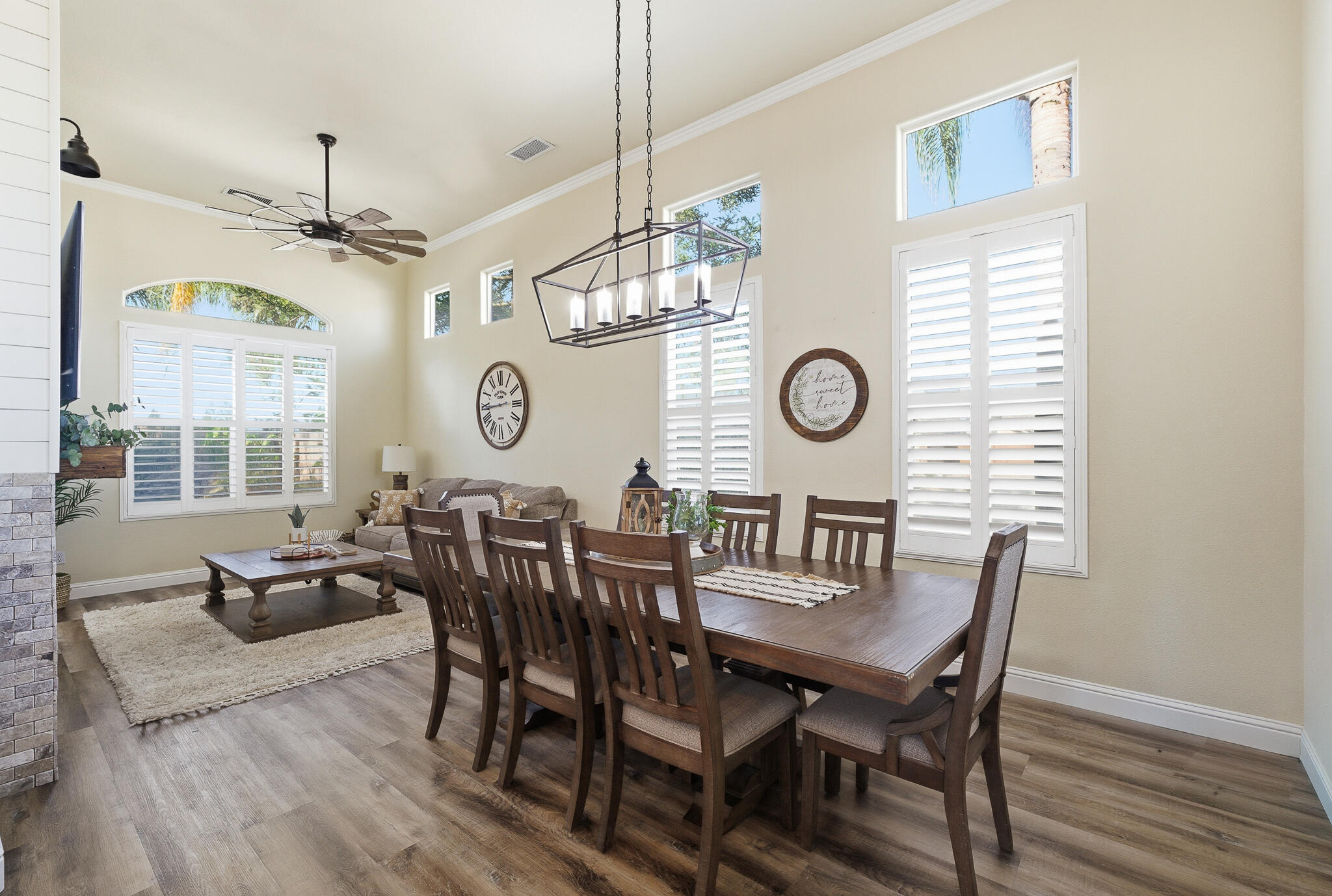 3511 S Oakhurst Ct, Visalia, CA 93292