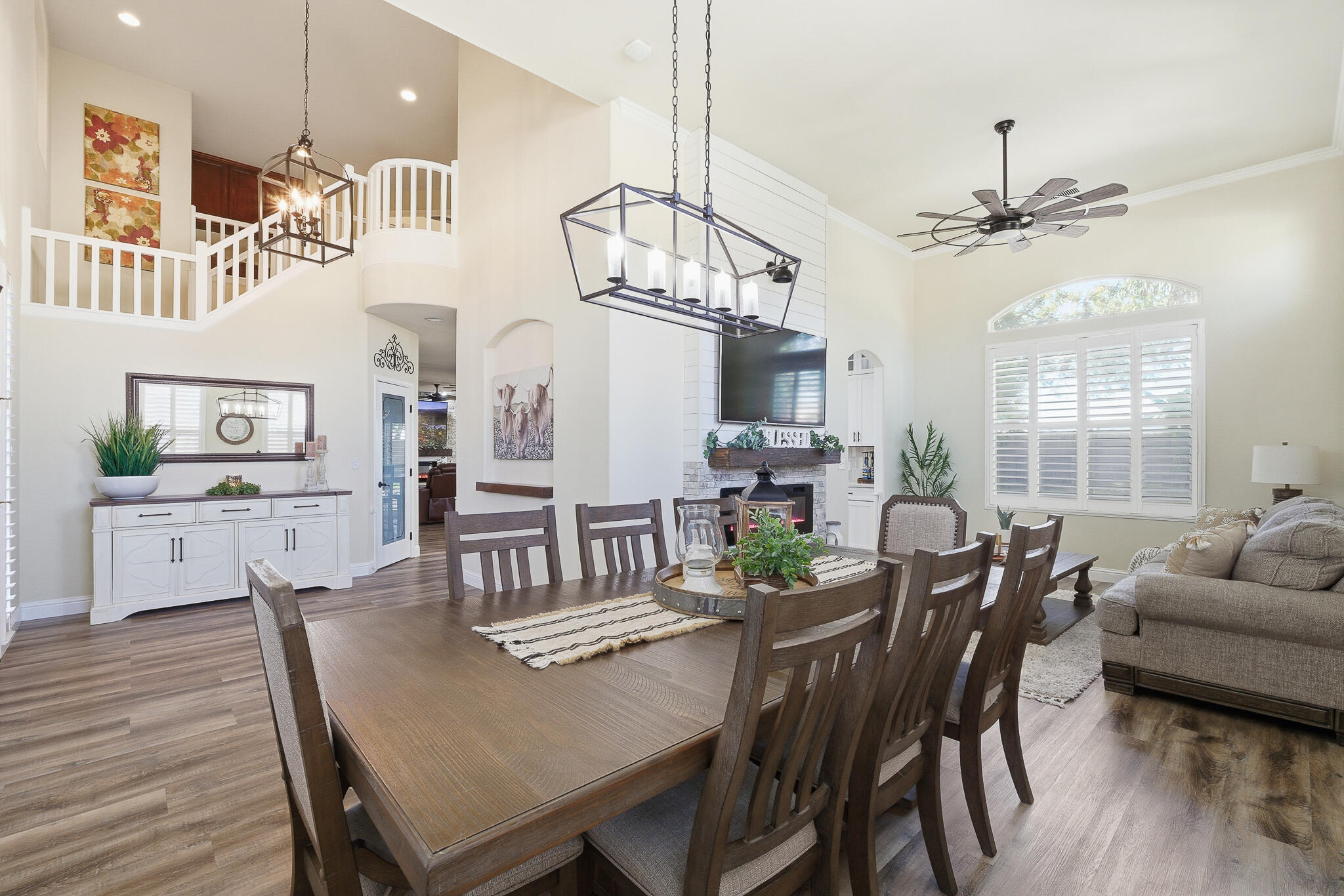 3511 S Oakhurst Ct, Visalia, CA 93292