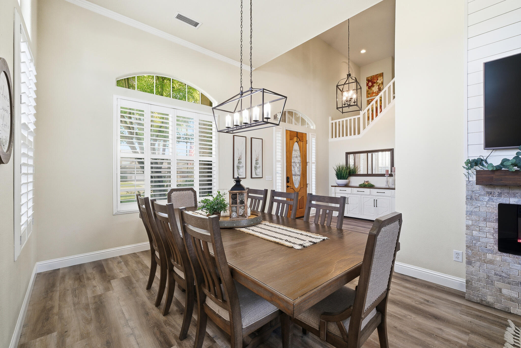 3511 S Oakhurst Ct, Visalia, CA 93292