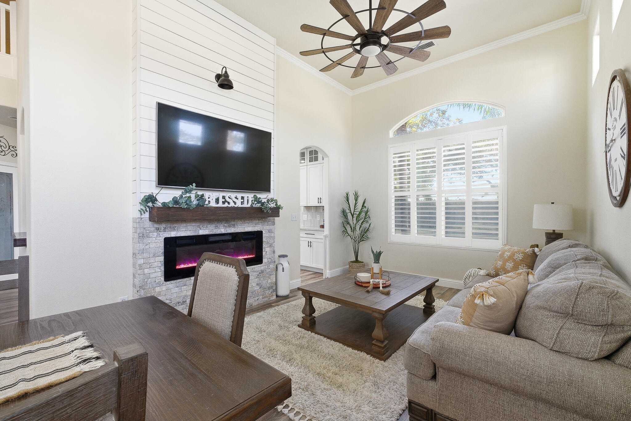 3511 S Oakhurst Ct, Visalia, CA 93292