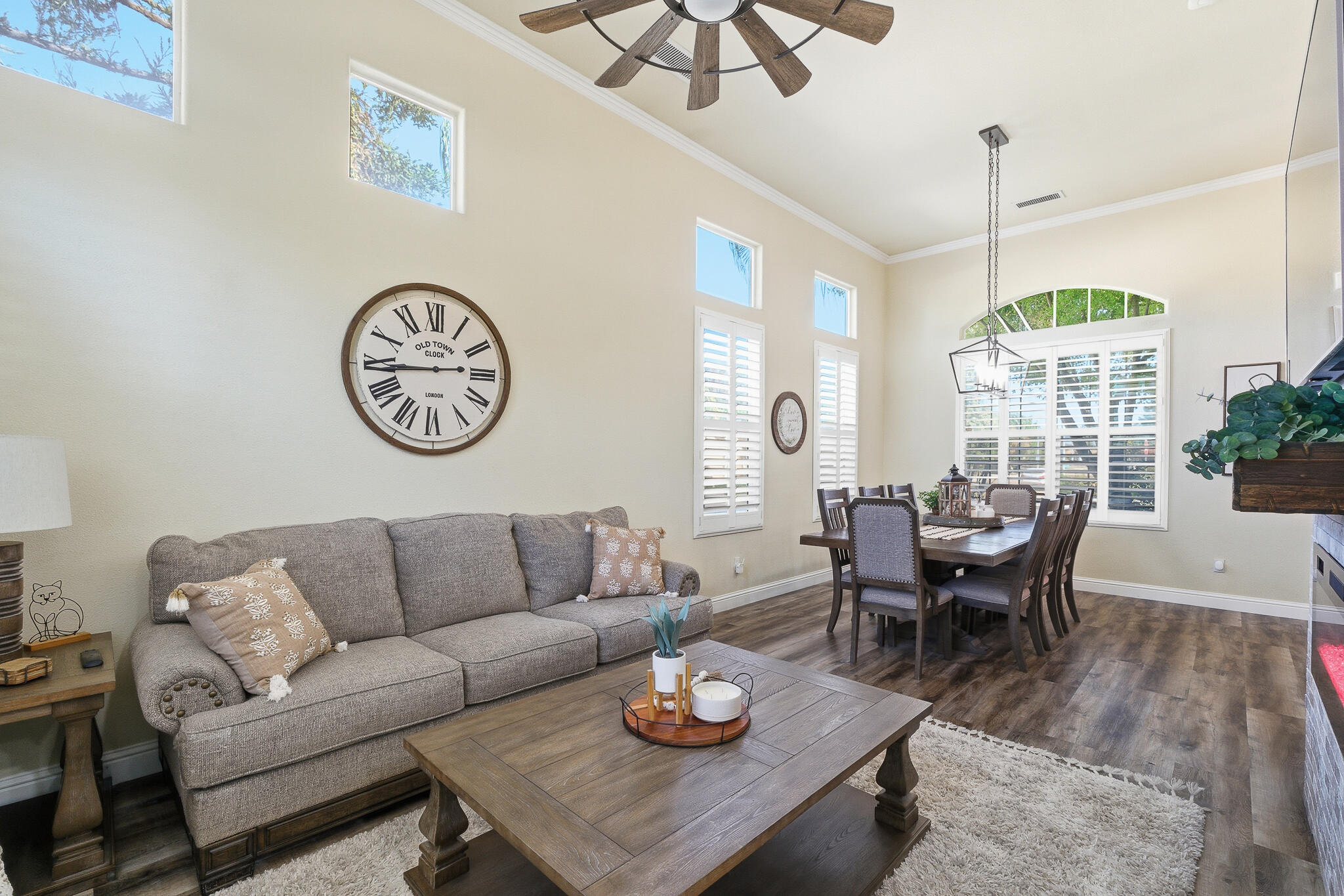 3511 S Oakhurst Ct, Visalia, CA 93292