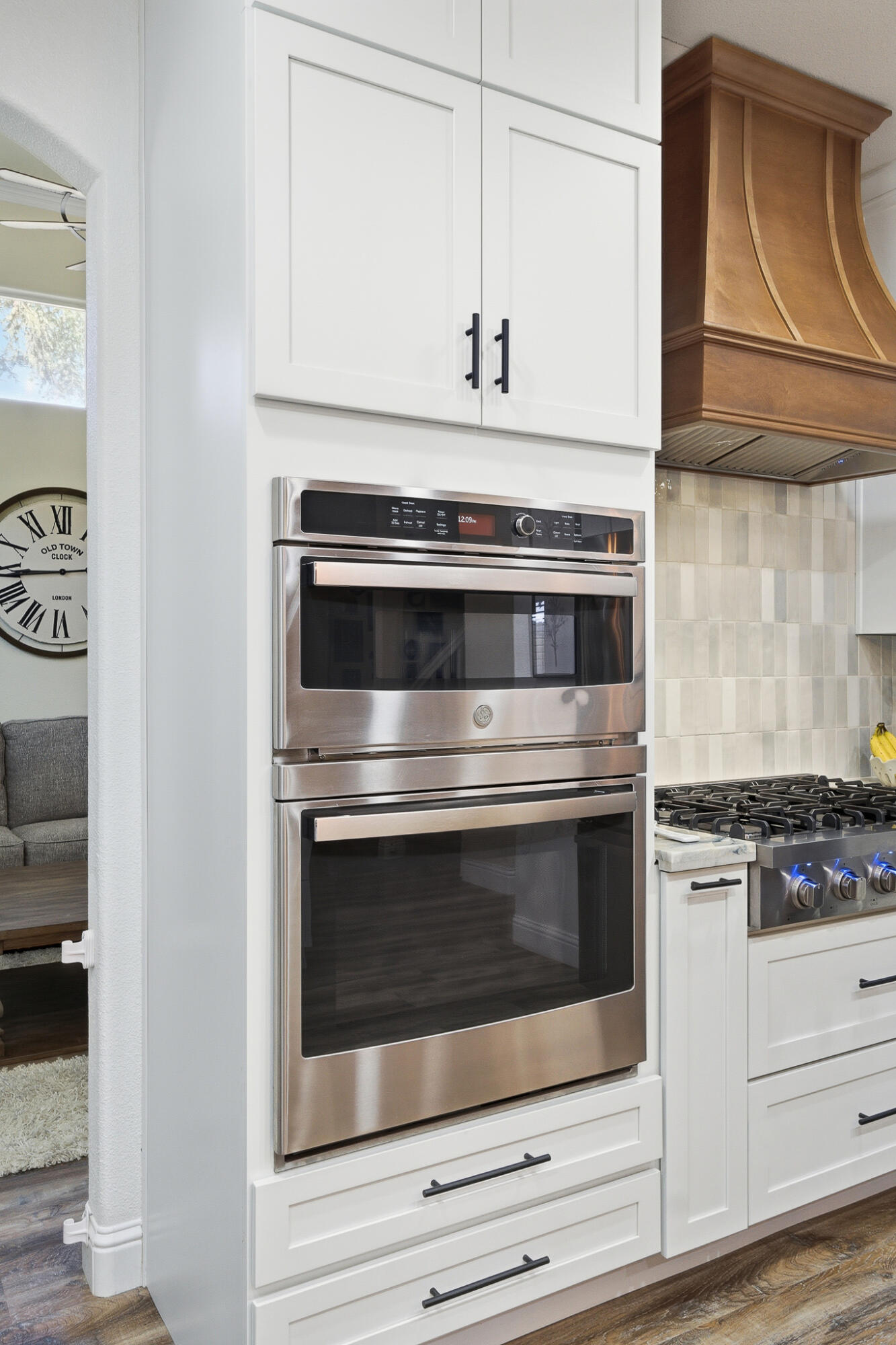 3511 S Oakhurst Ct, Visalia, CA 93292