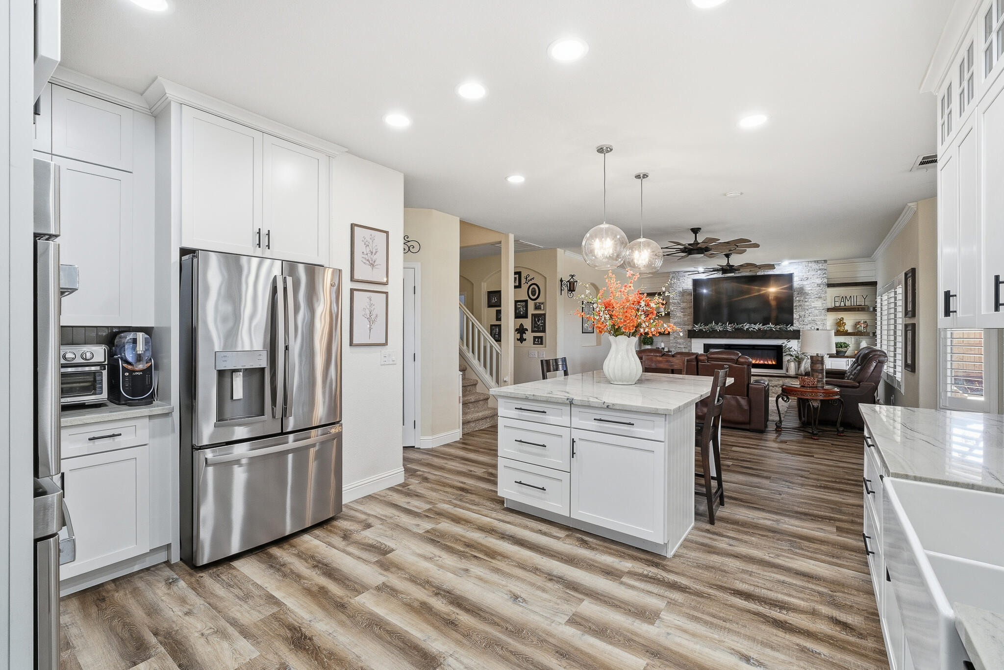 3511 S Oakhurst Ct, Visalia, CA 93292