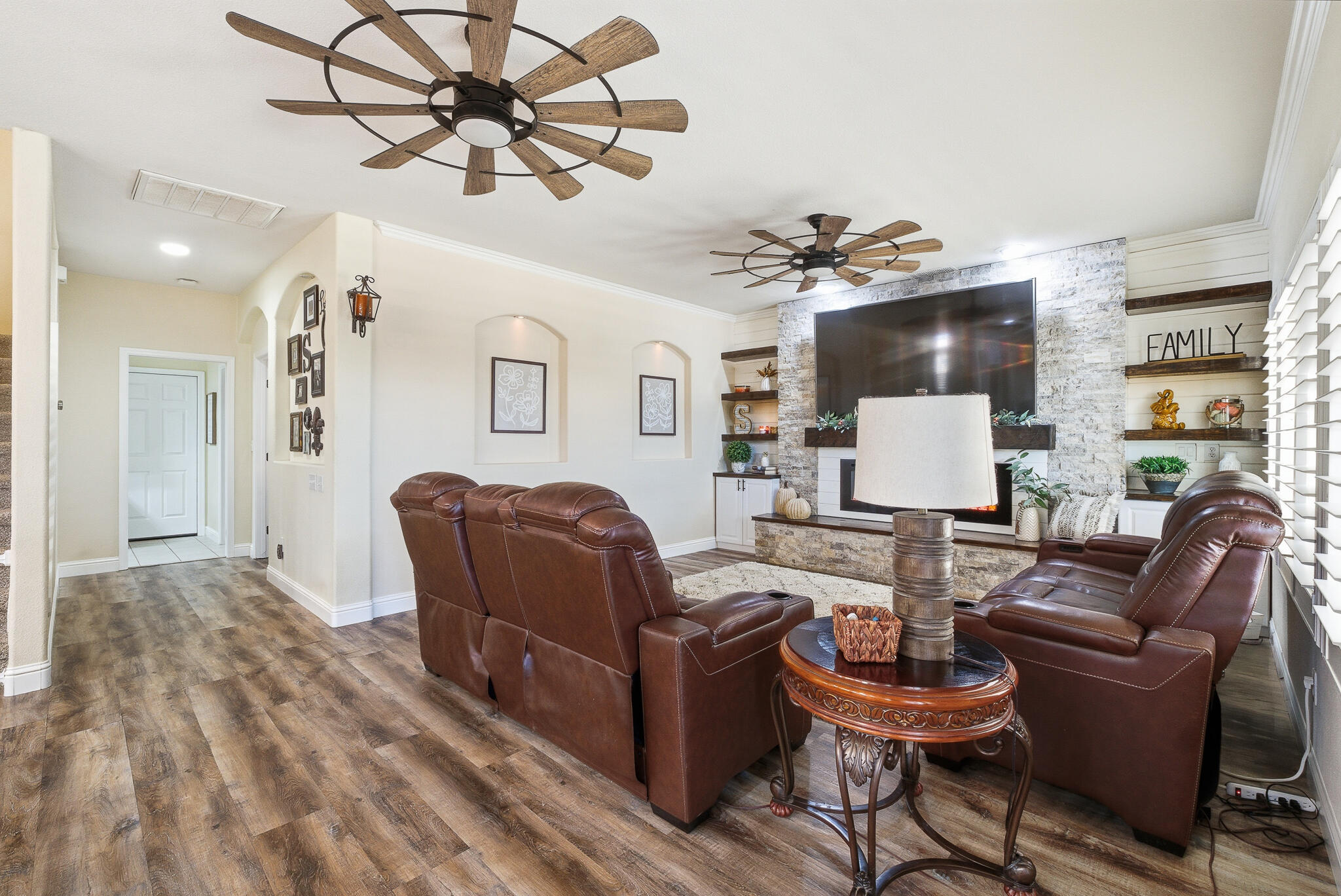 3511 S Oakhurst Ct, Visalia, CA 93292