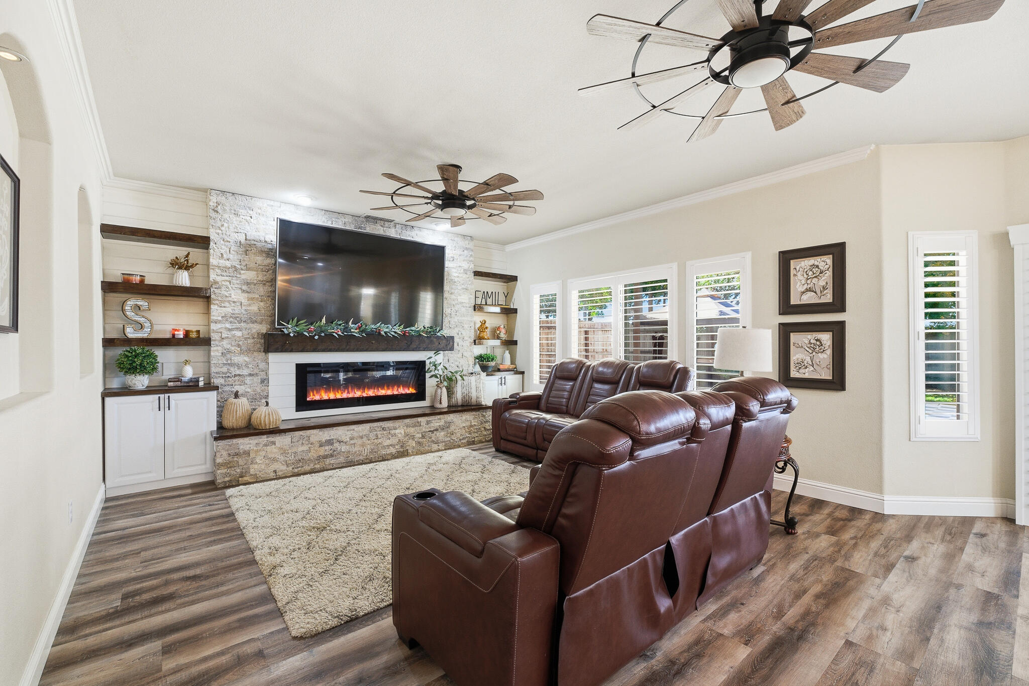 3511 S Oakhurst Ct, Visalia, CA 93292